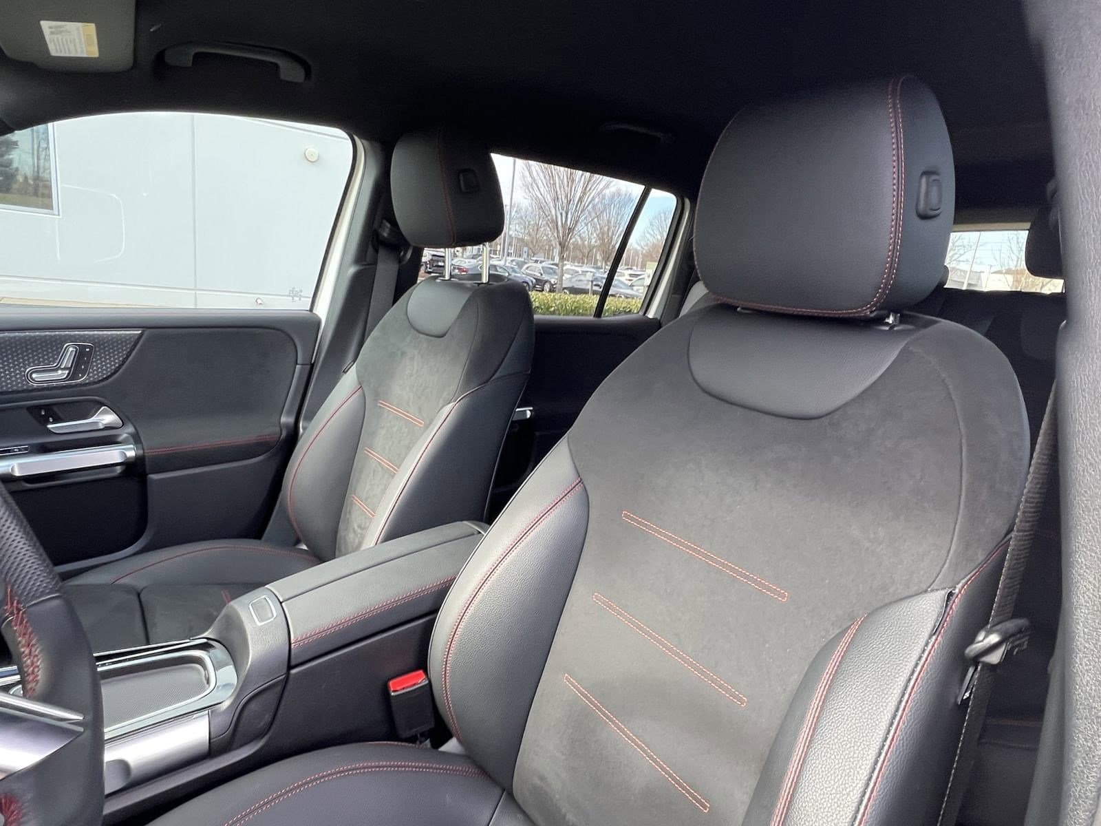 Vehicle photo 14