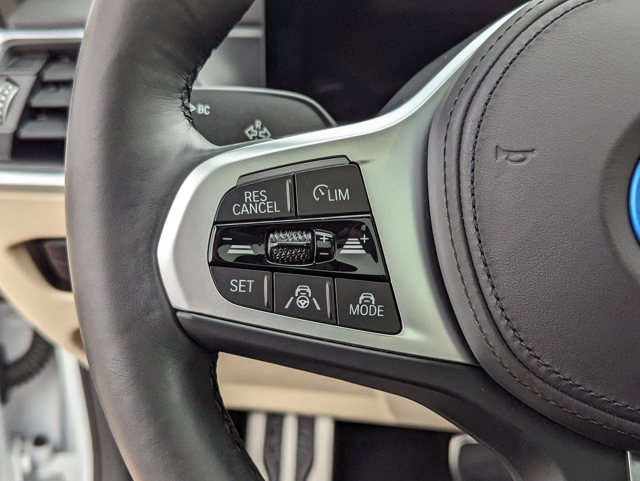 Vehicle photo 17
