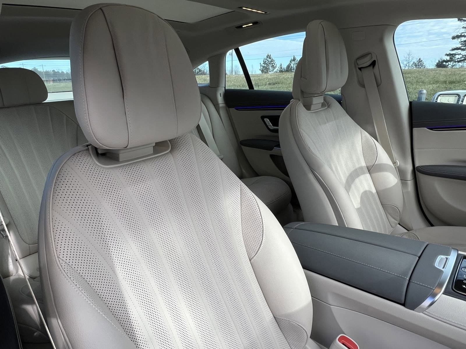 Vehicle photo 33