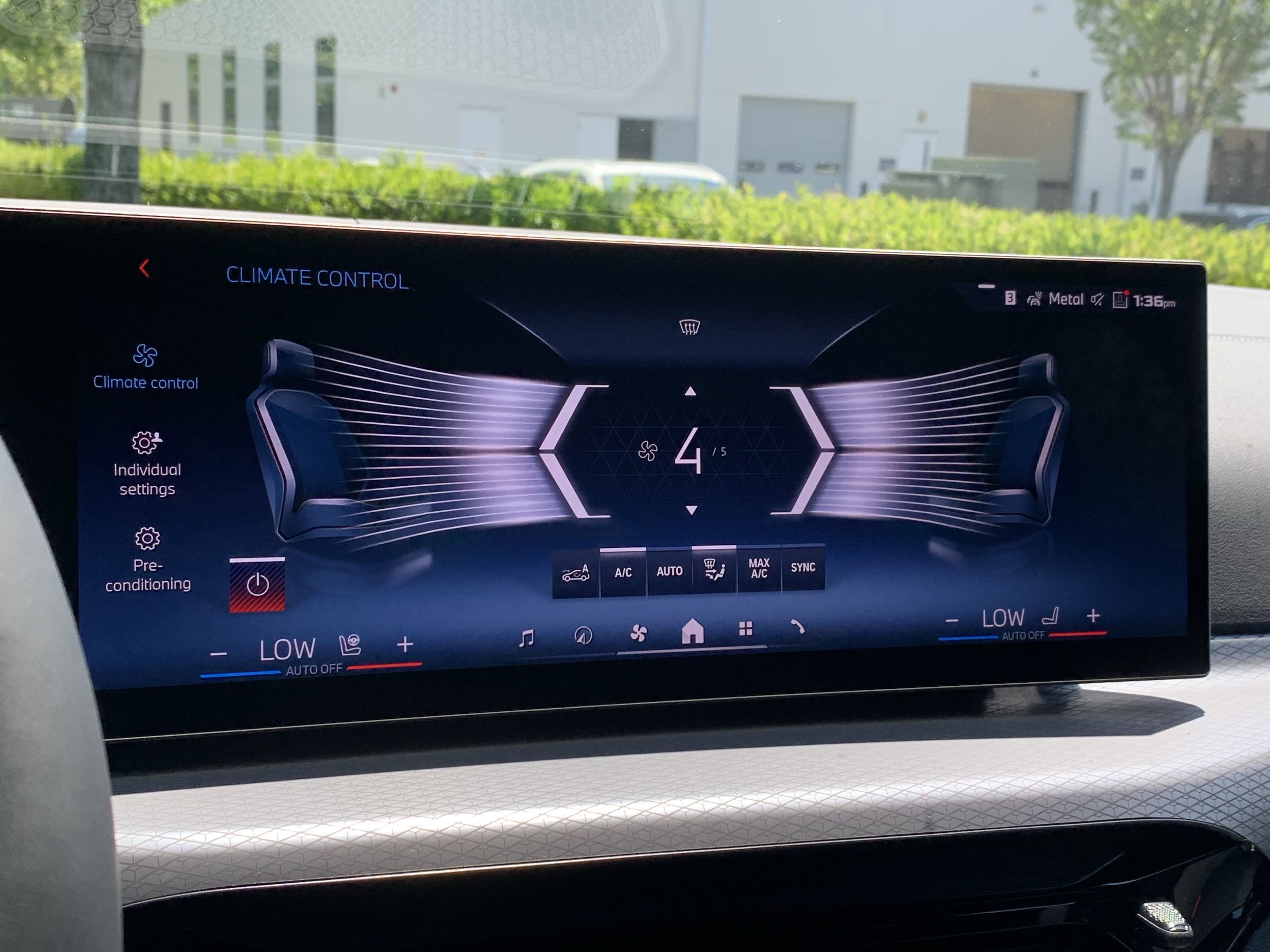 Vehicle photo 23