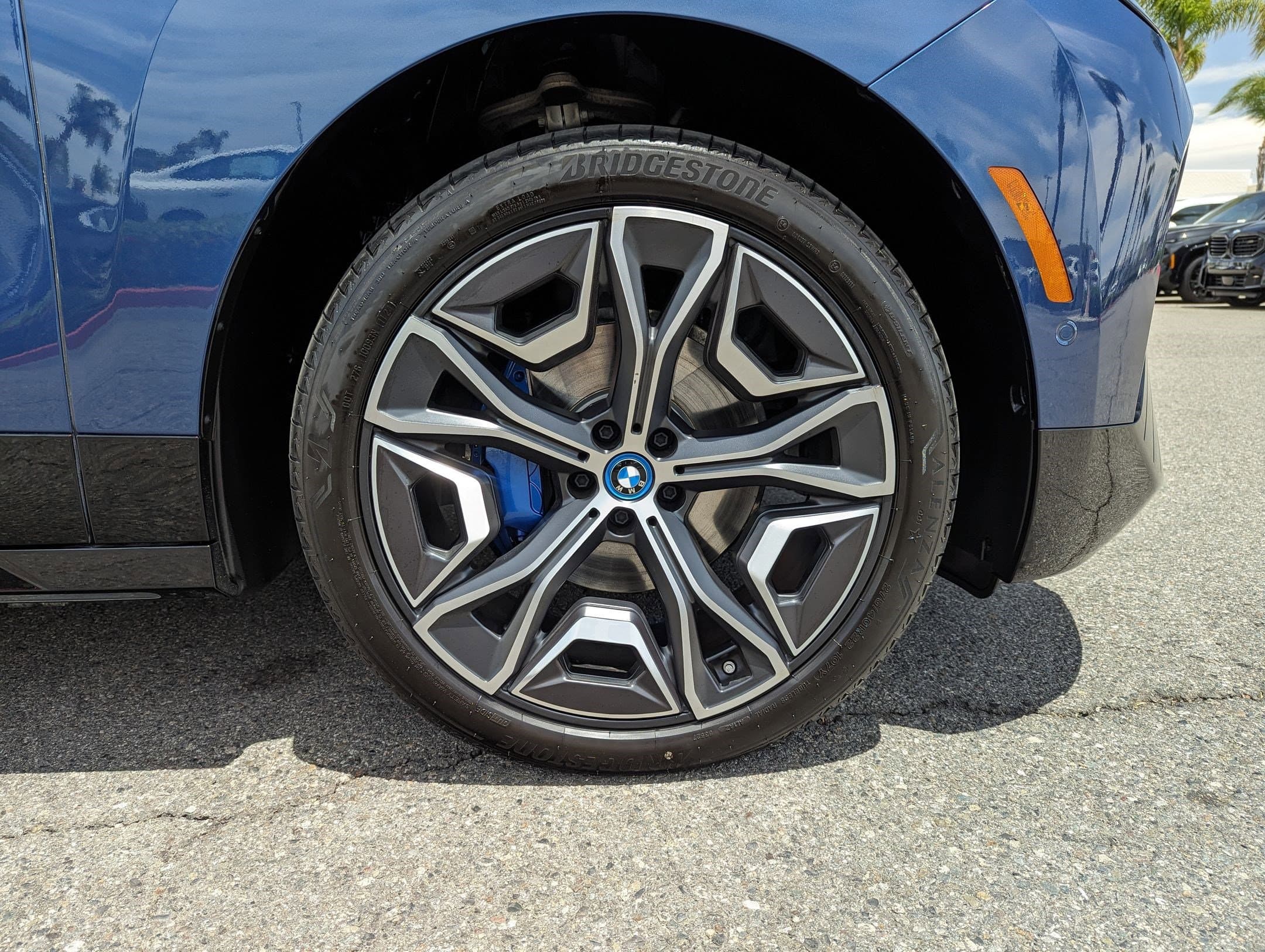 Vehicle photo 11