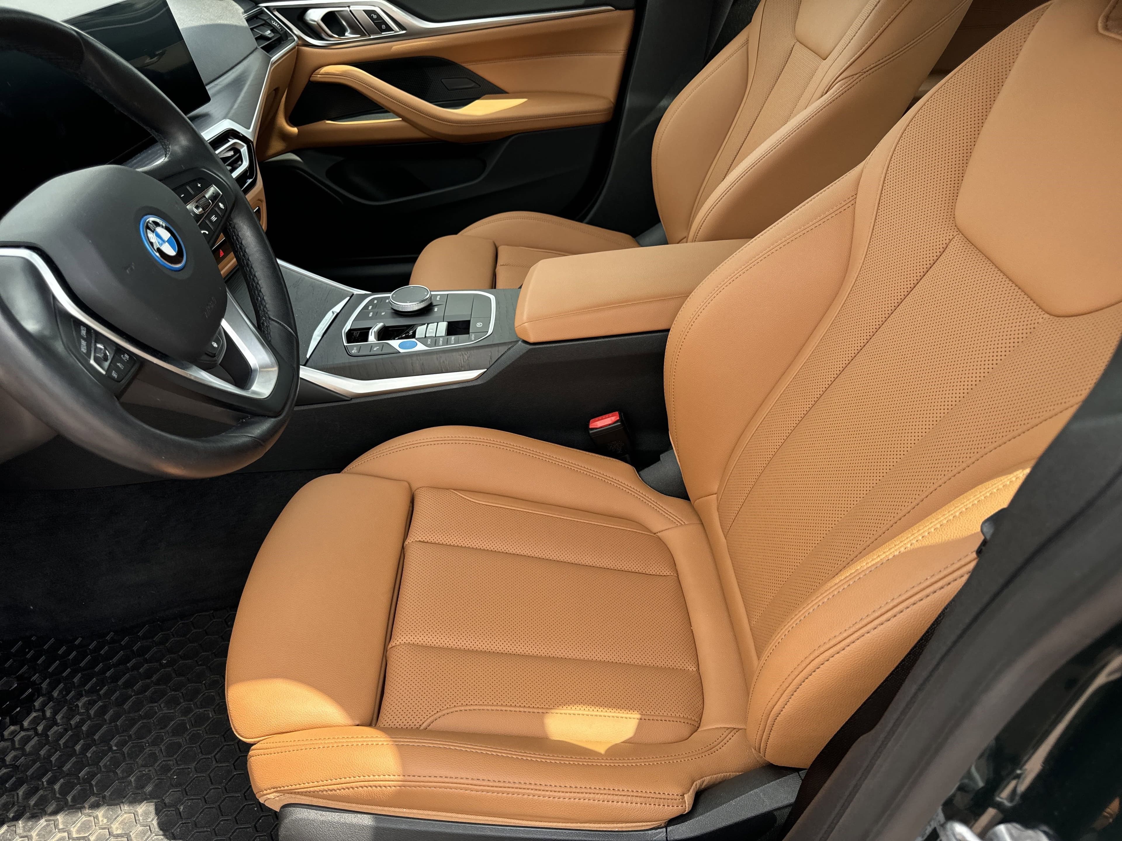 Vehicle photo 14