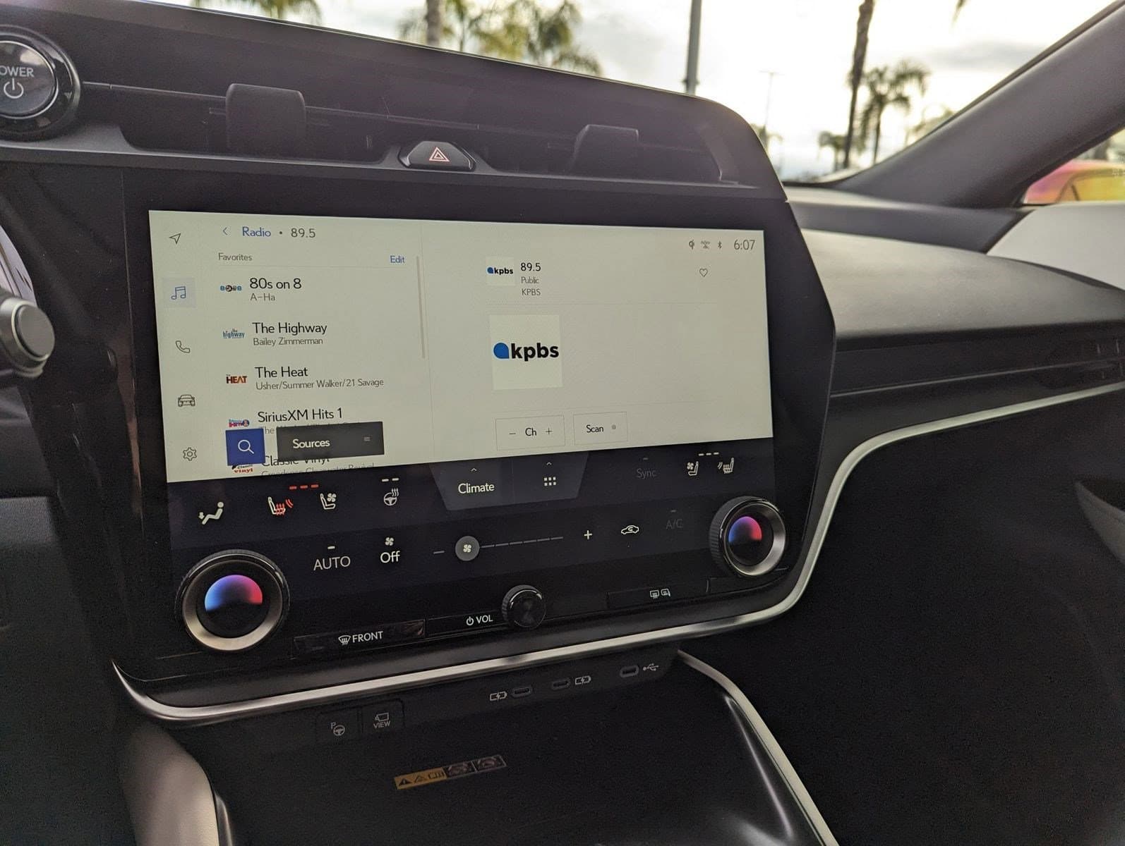 Vehicle photo 21