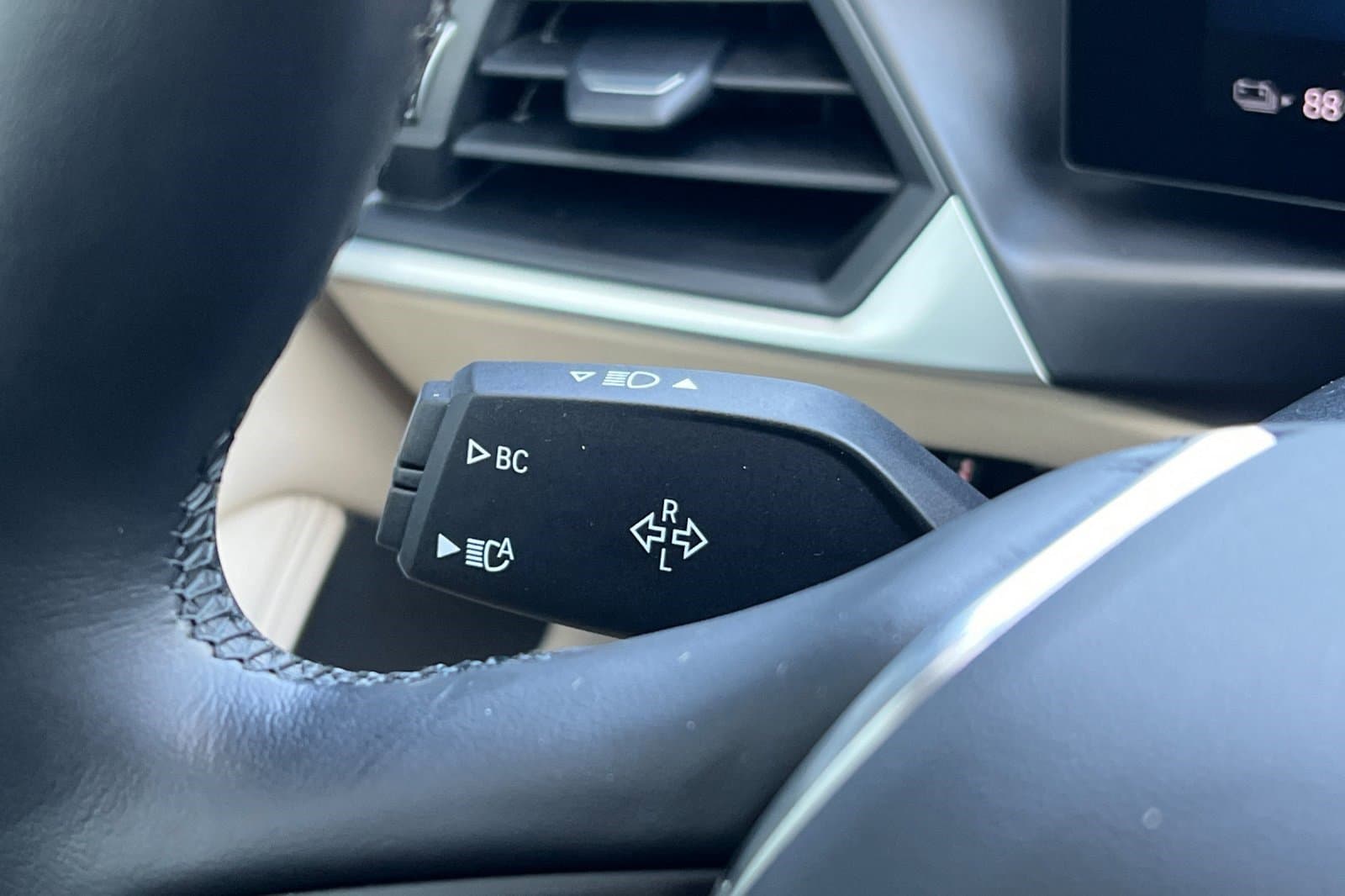 Vehicle photo 30