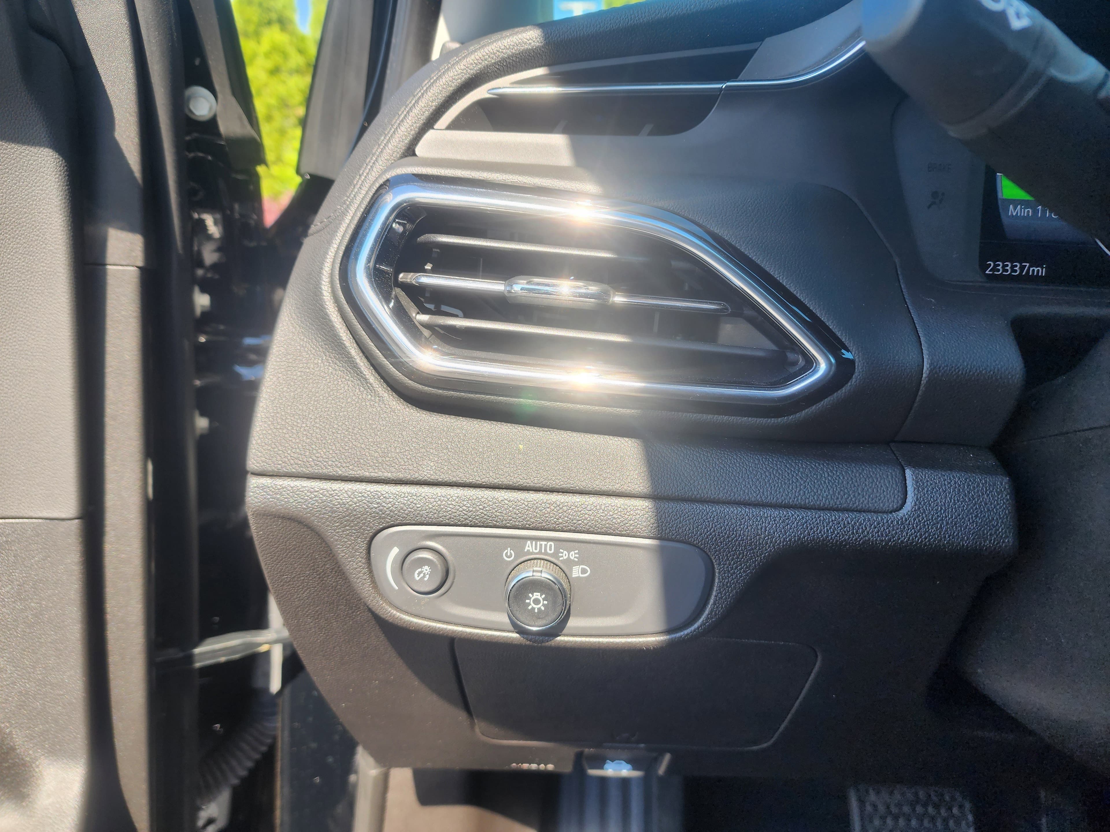 Vehicle photo 24
