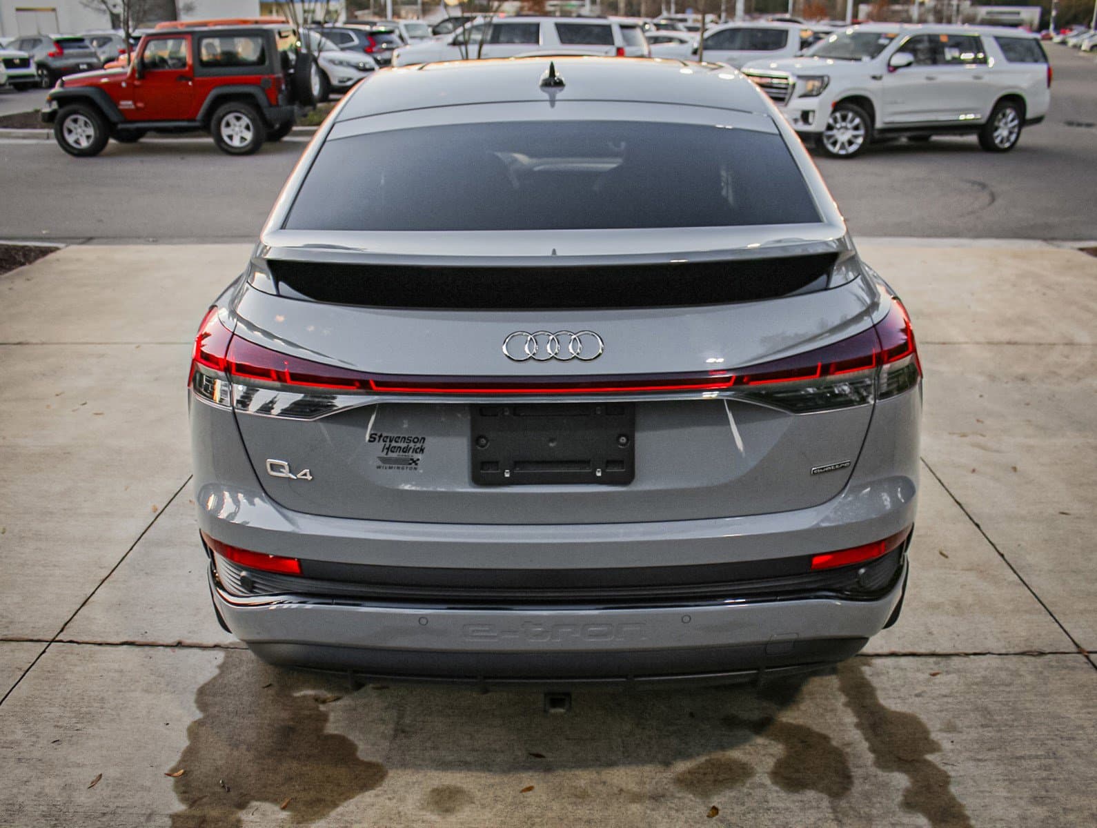 Vehicle photo 7