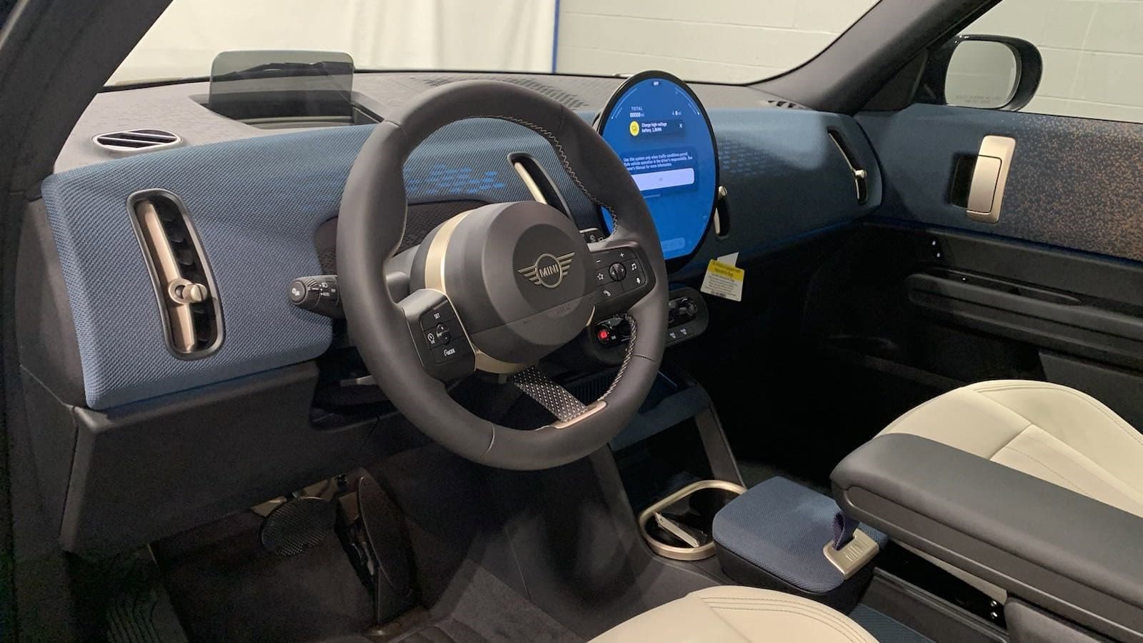 Vehicle photo 11