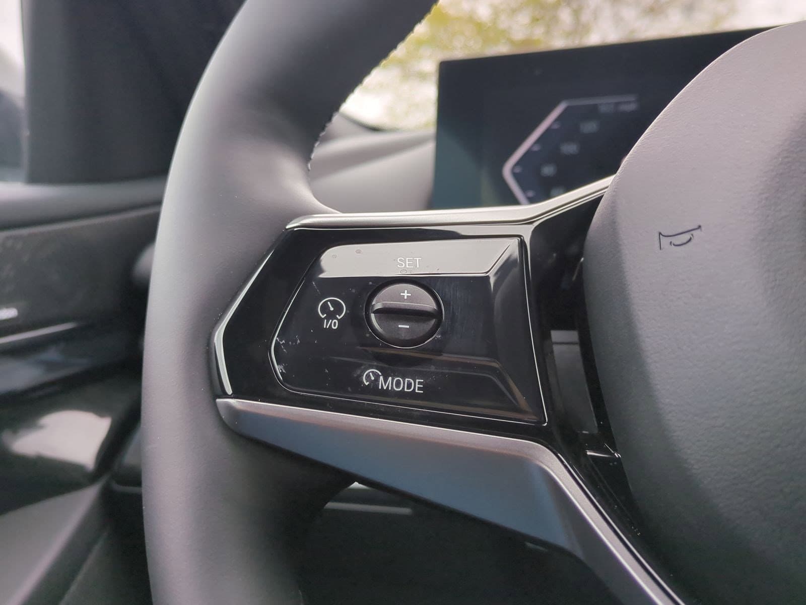 Vehicle photo 17
