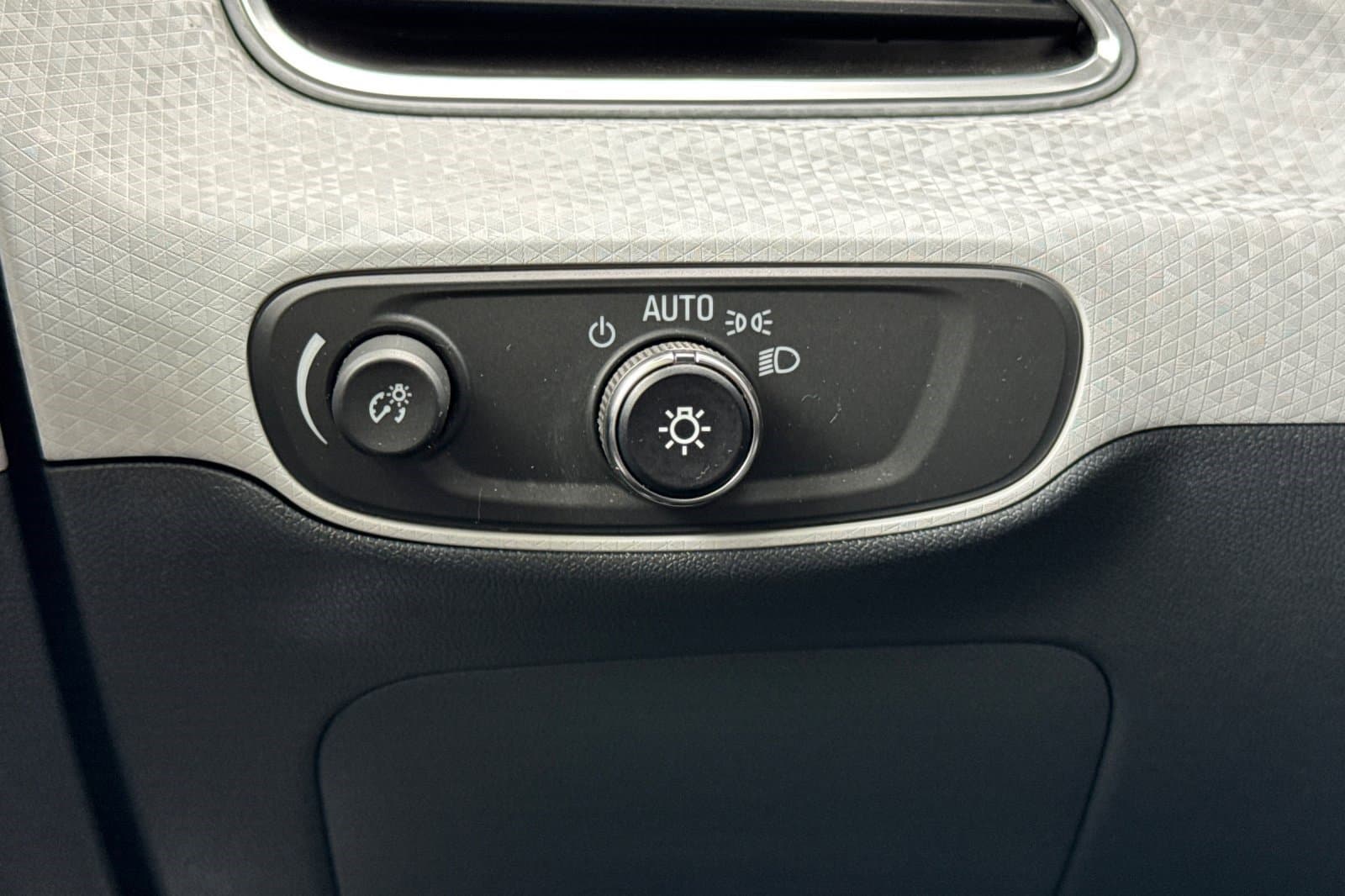 Vehicle photo 33