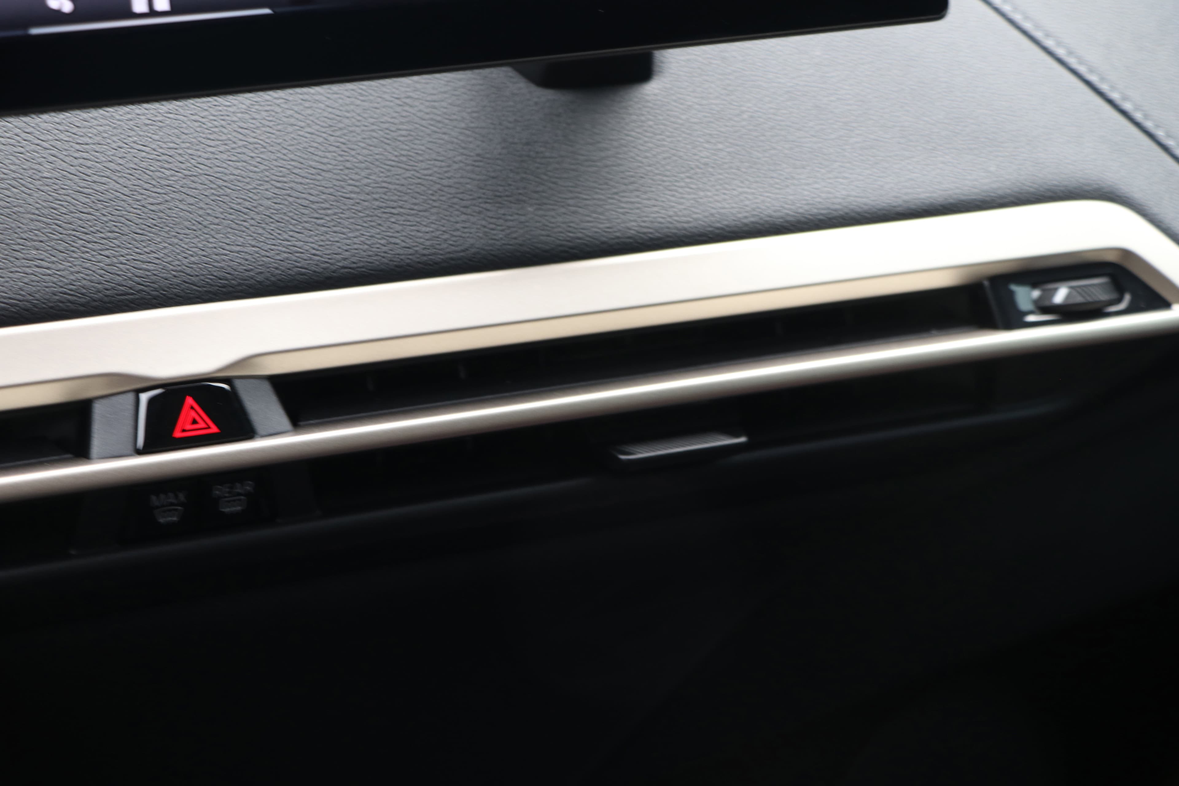Vehicle photo 21