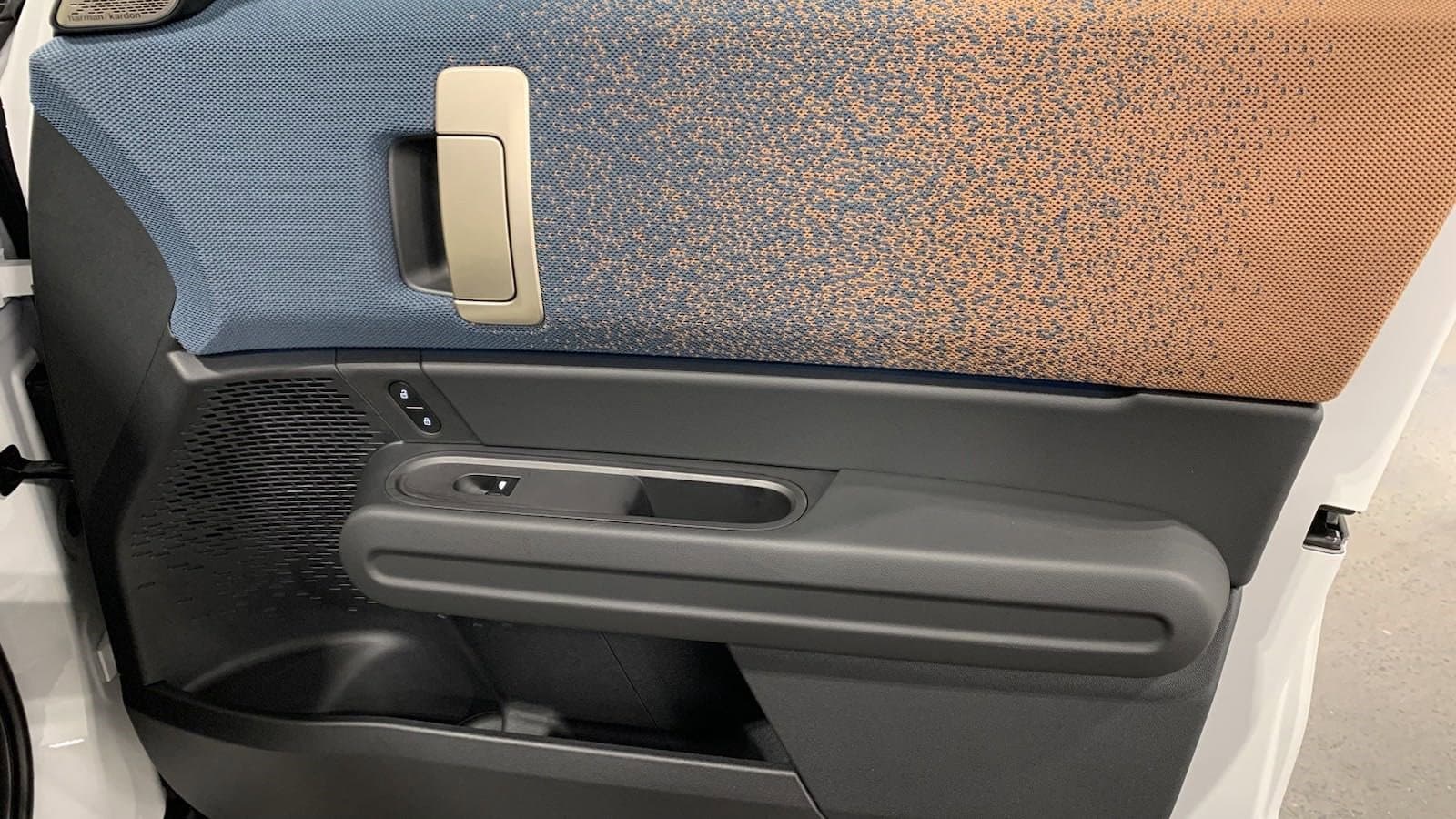 Vehicle photo 25
