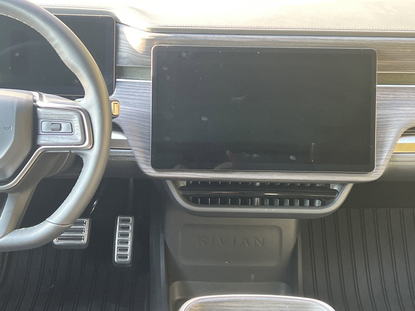 Vehicle photo 28
