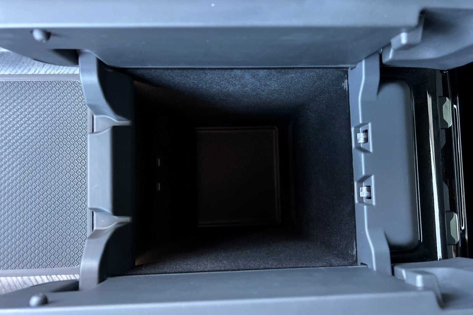Vehicle photo 37