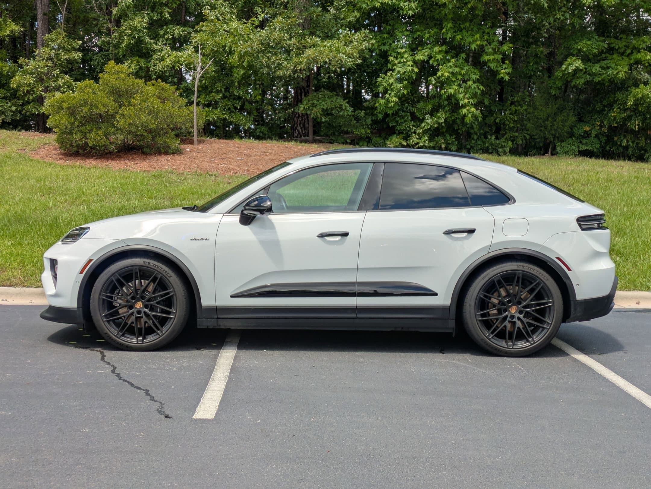 Vehicle photo 1