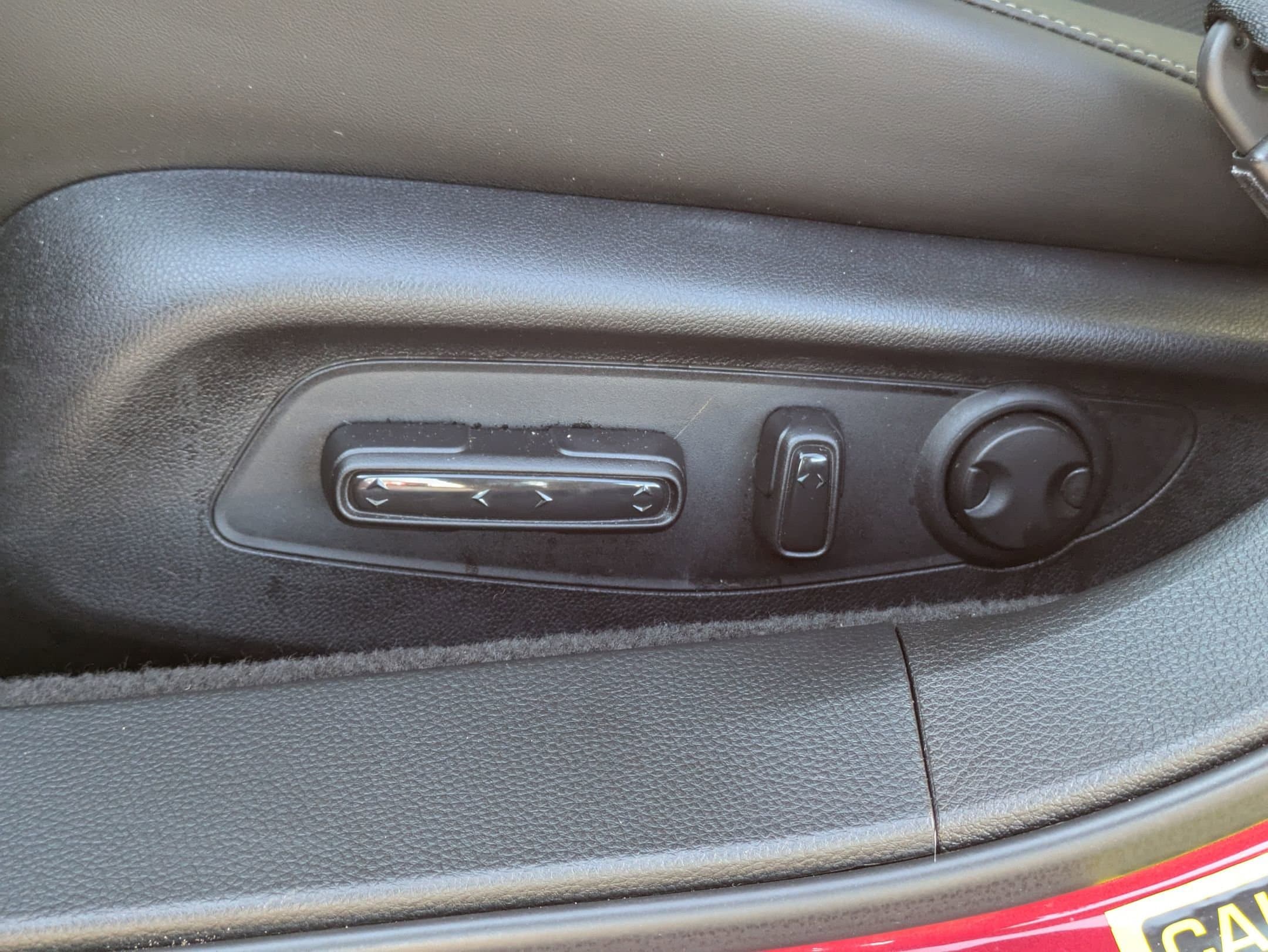 Vehicle photo 12