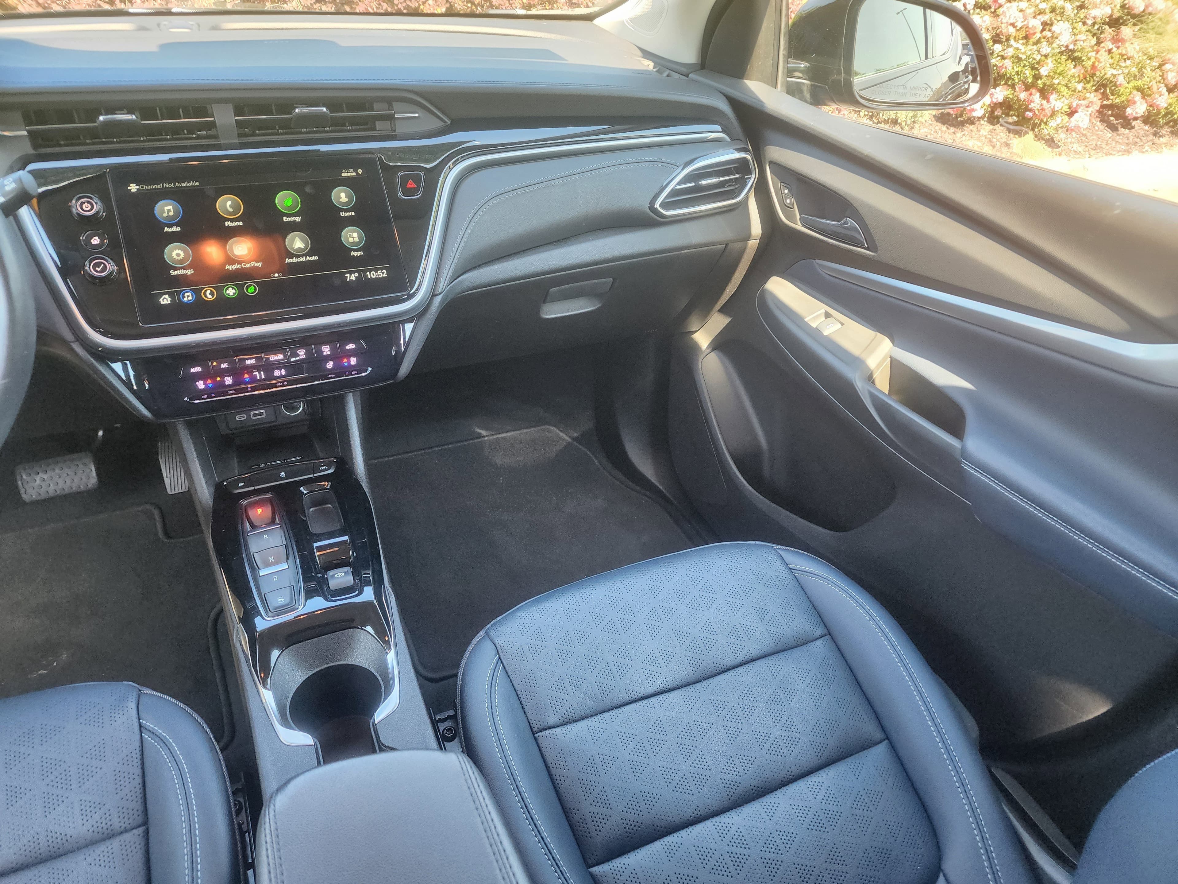 Vehicle photo 17