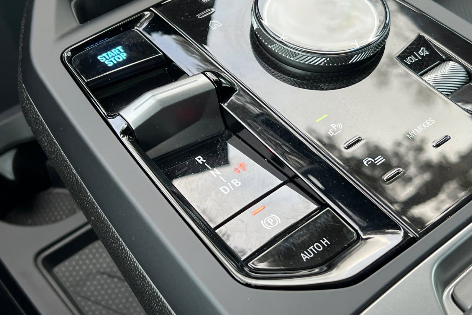 Vehicle photo 27