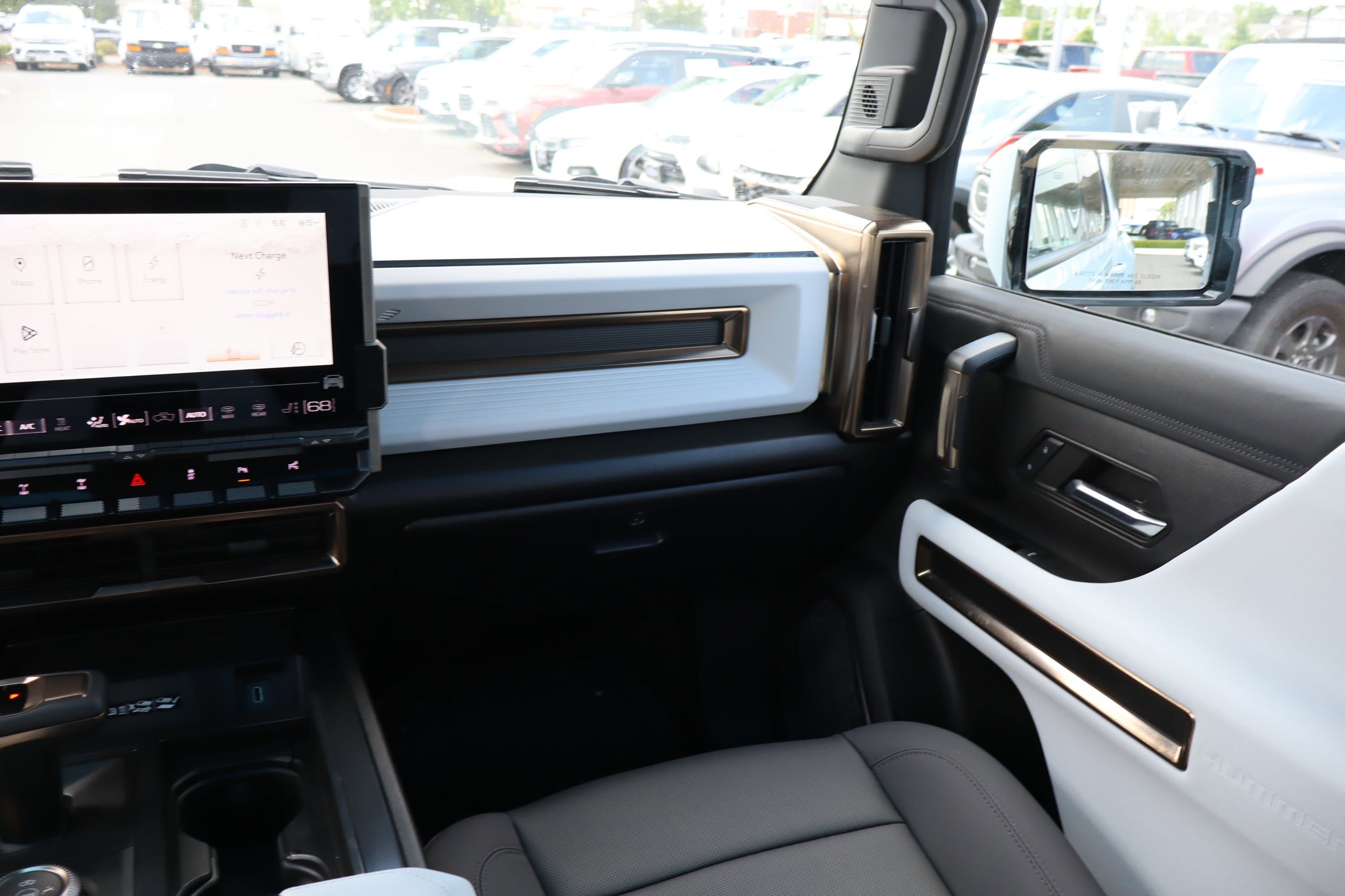 Vehicle photo 15