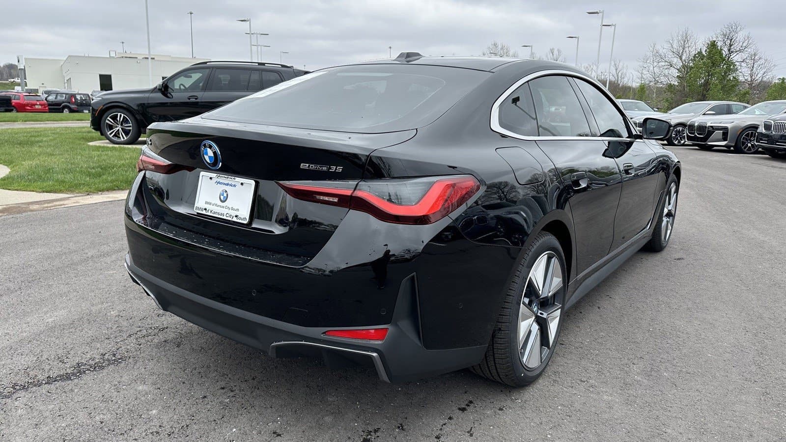 Vehicle photo 8