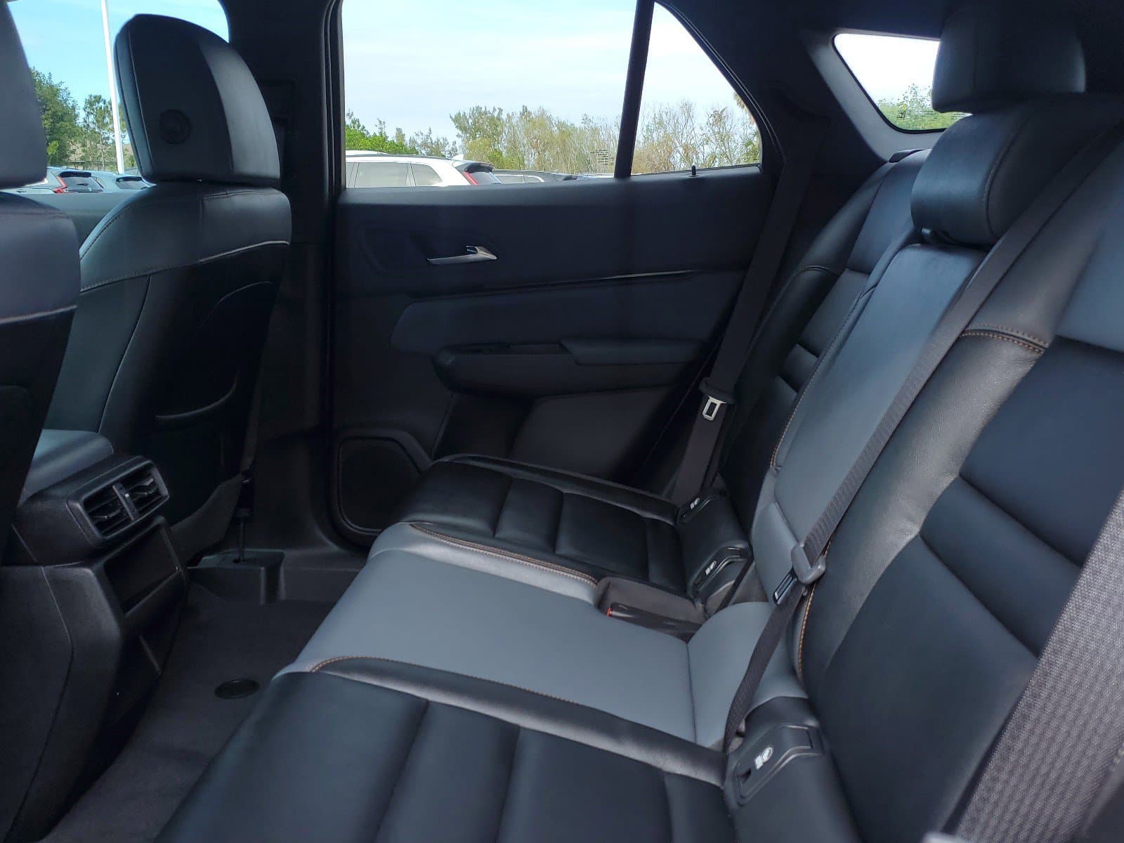Vehicle photo 30
