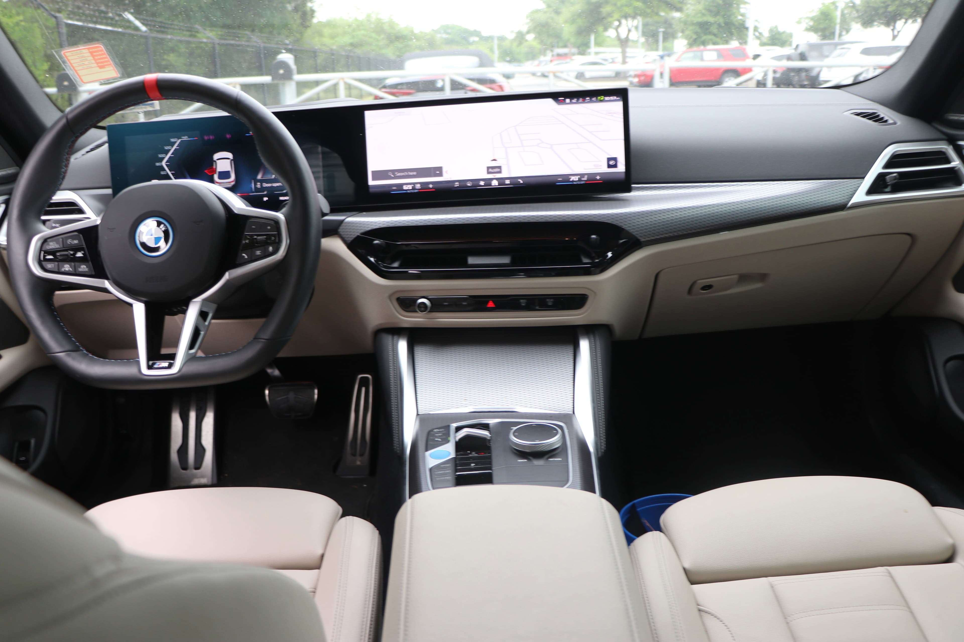 Vehicle photo 27