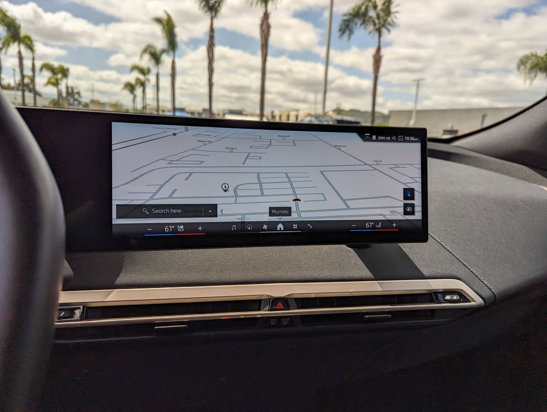 Vehicle photo 23