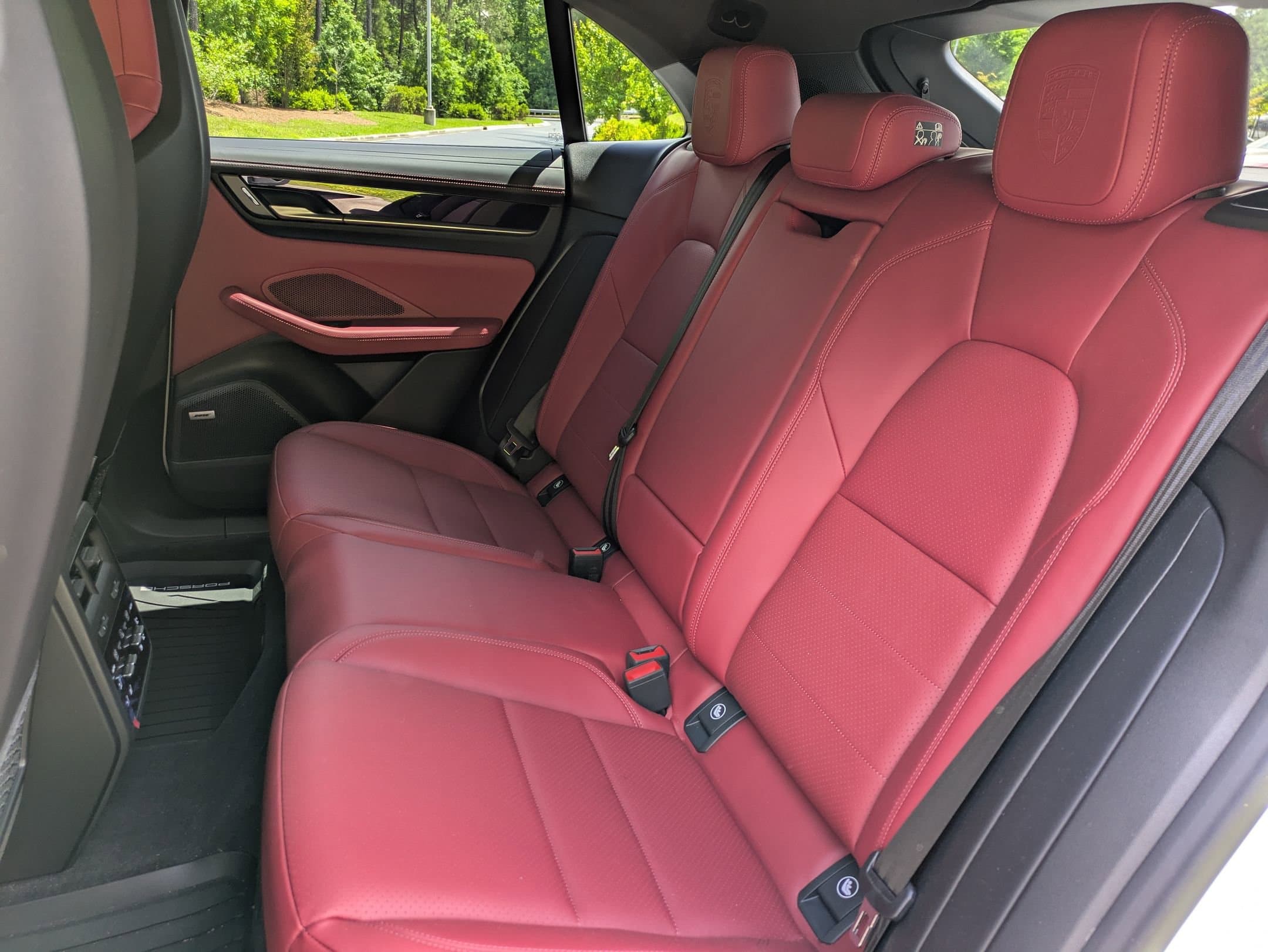 Vehicle photo 18