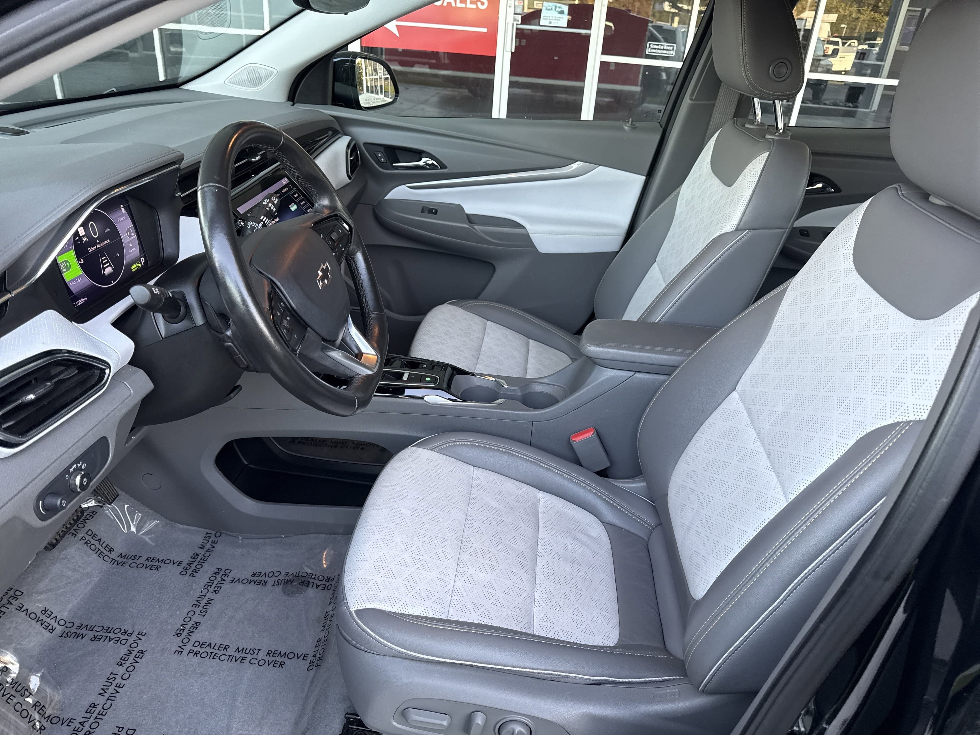 Vehicle photo 14