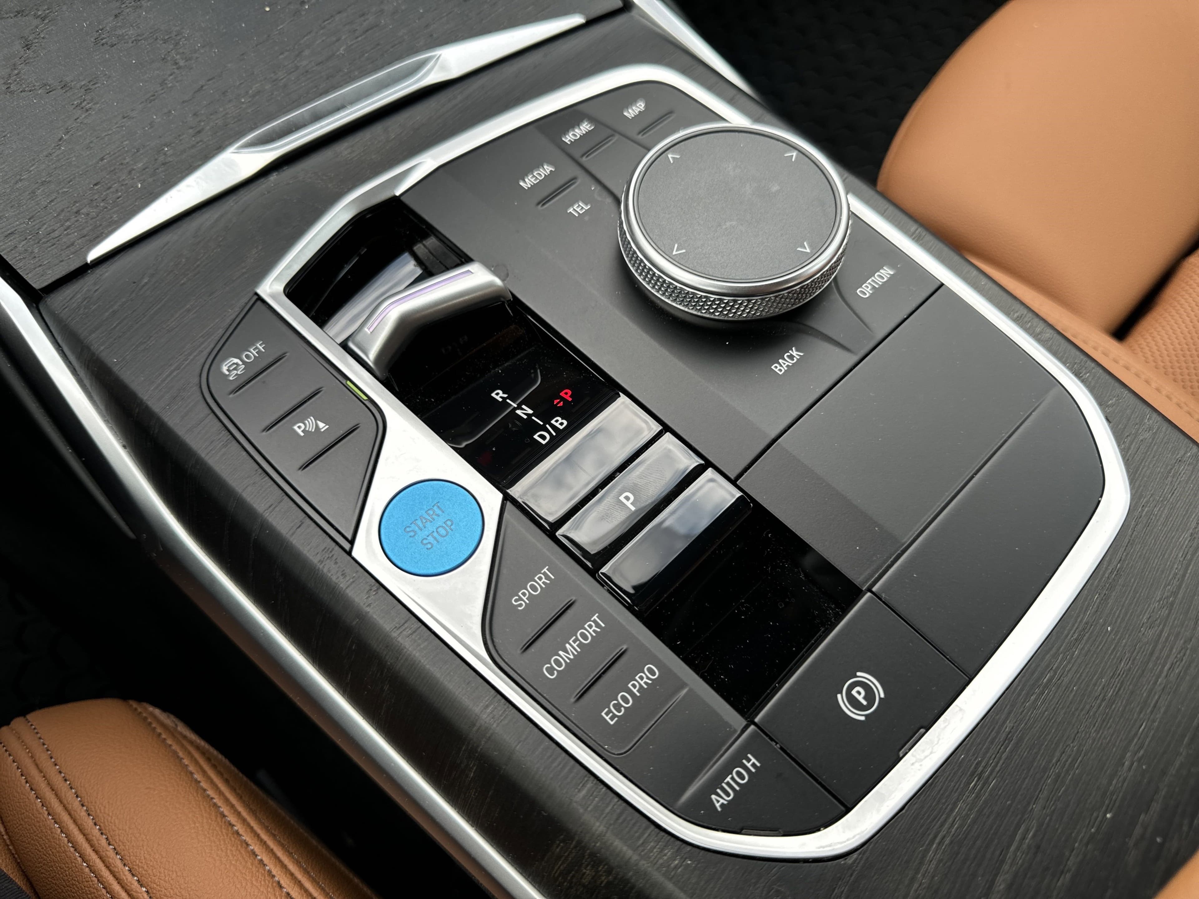 Vehicle photo 24