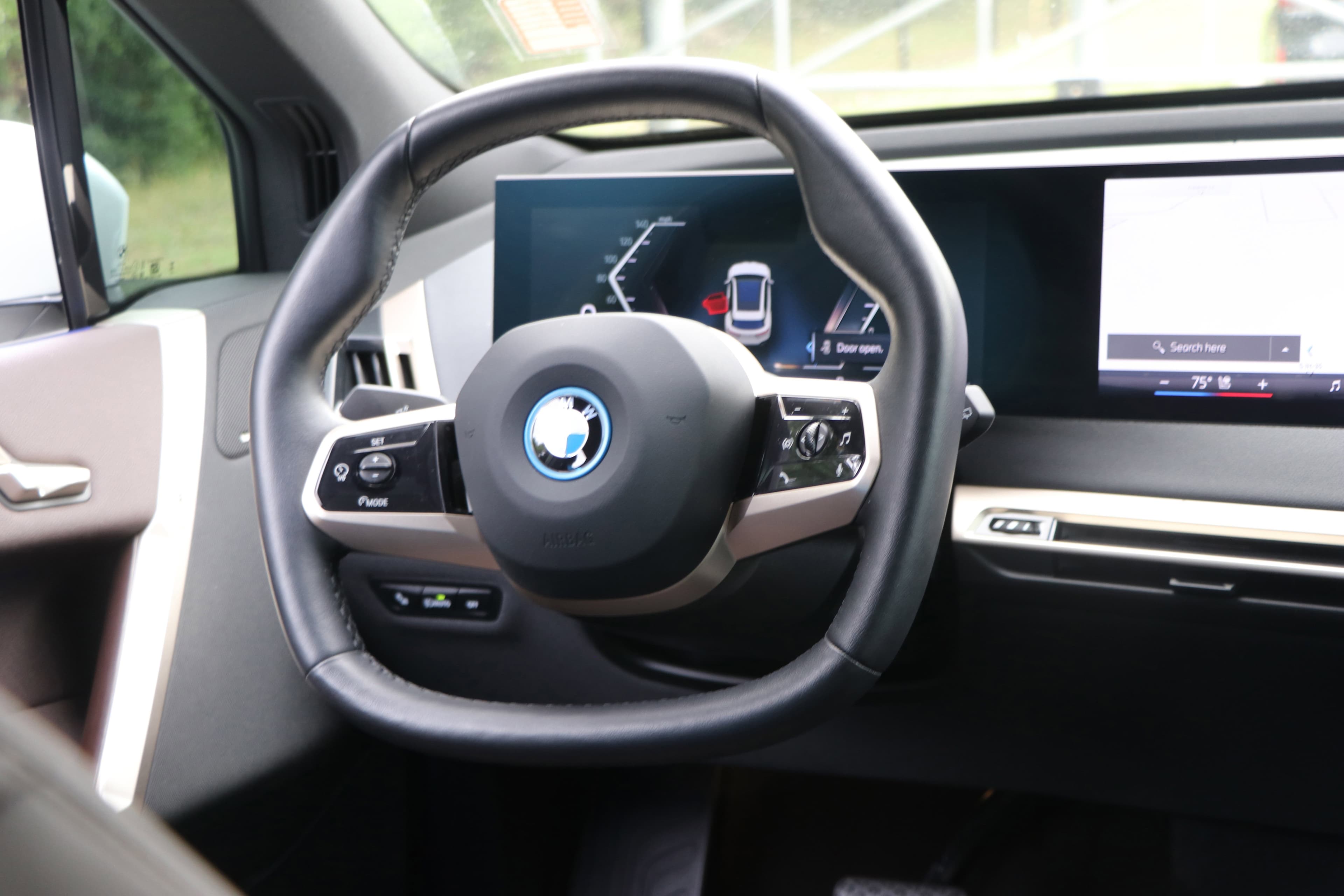 Vehicle photo 28