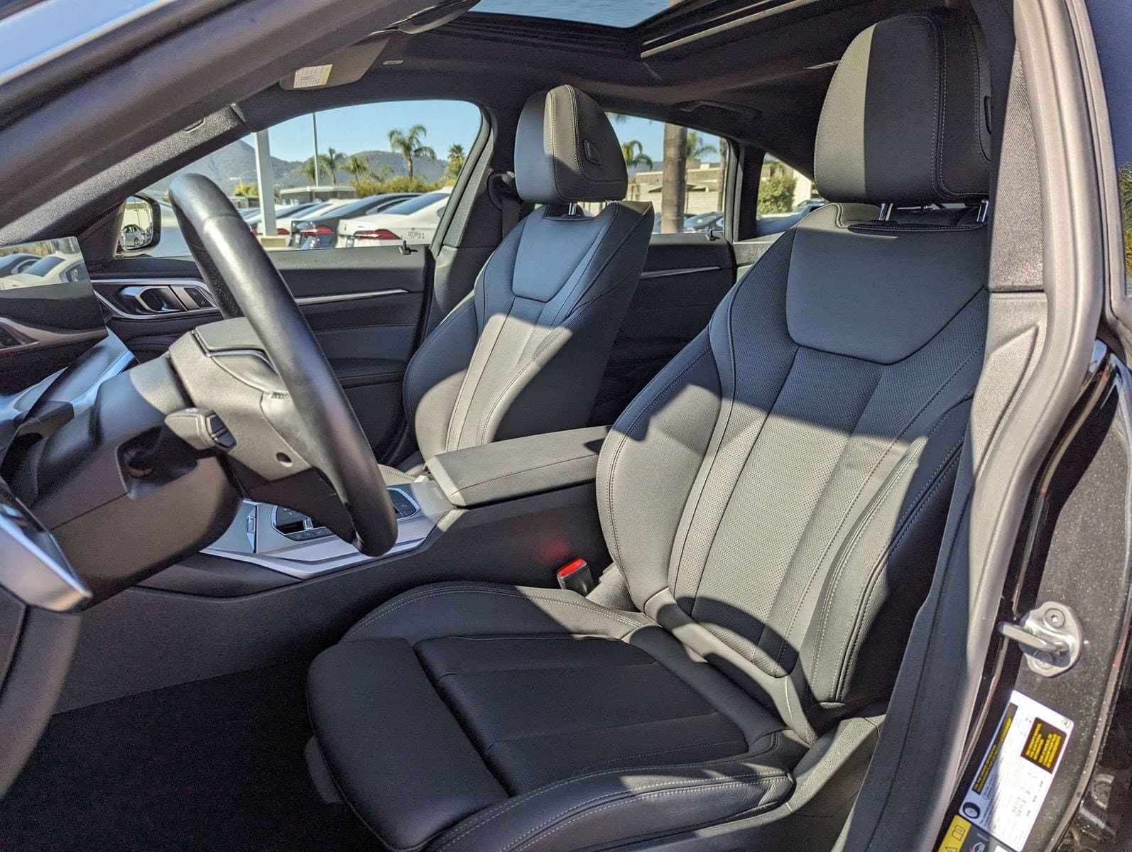 Vehicle photo 14