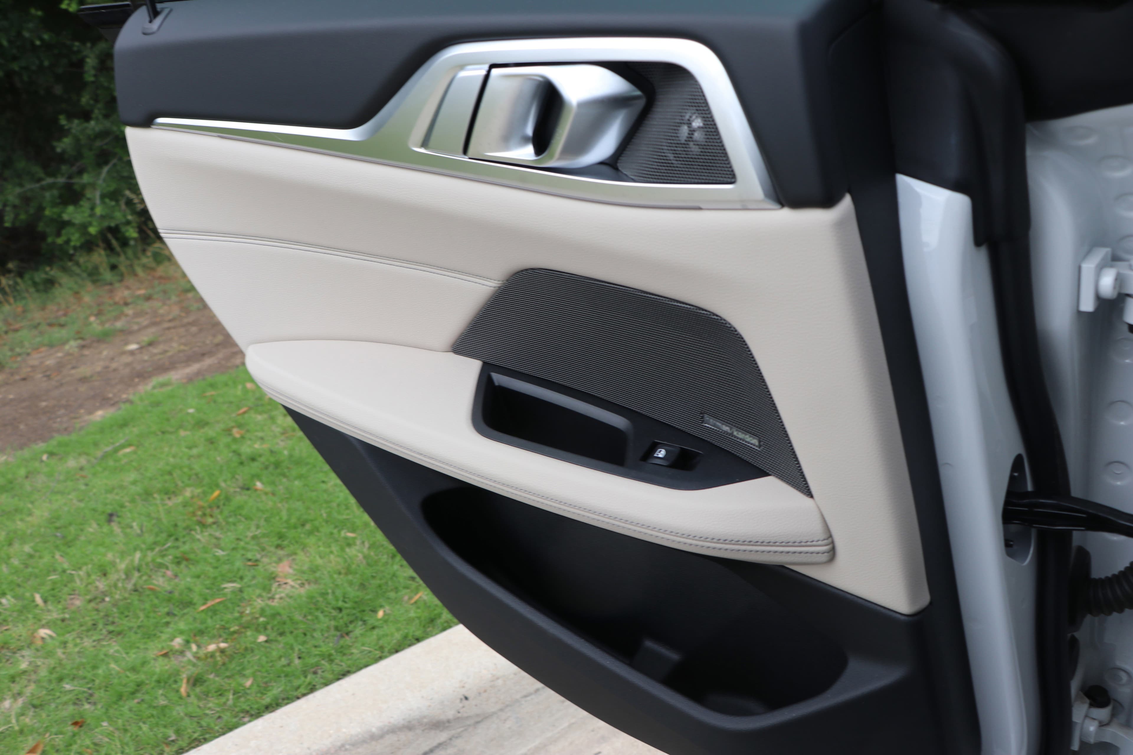 Vehicle photo 31