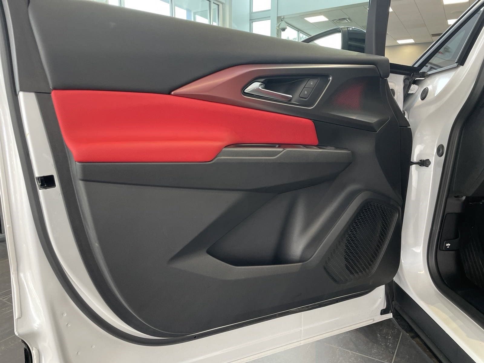 Vehicle photo 12