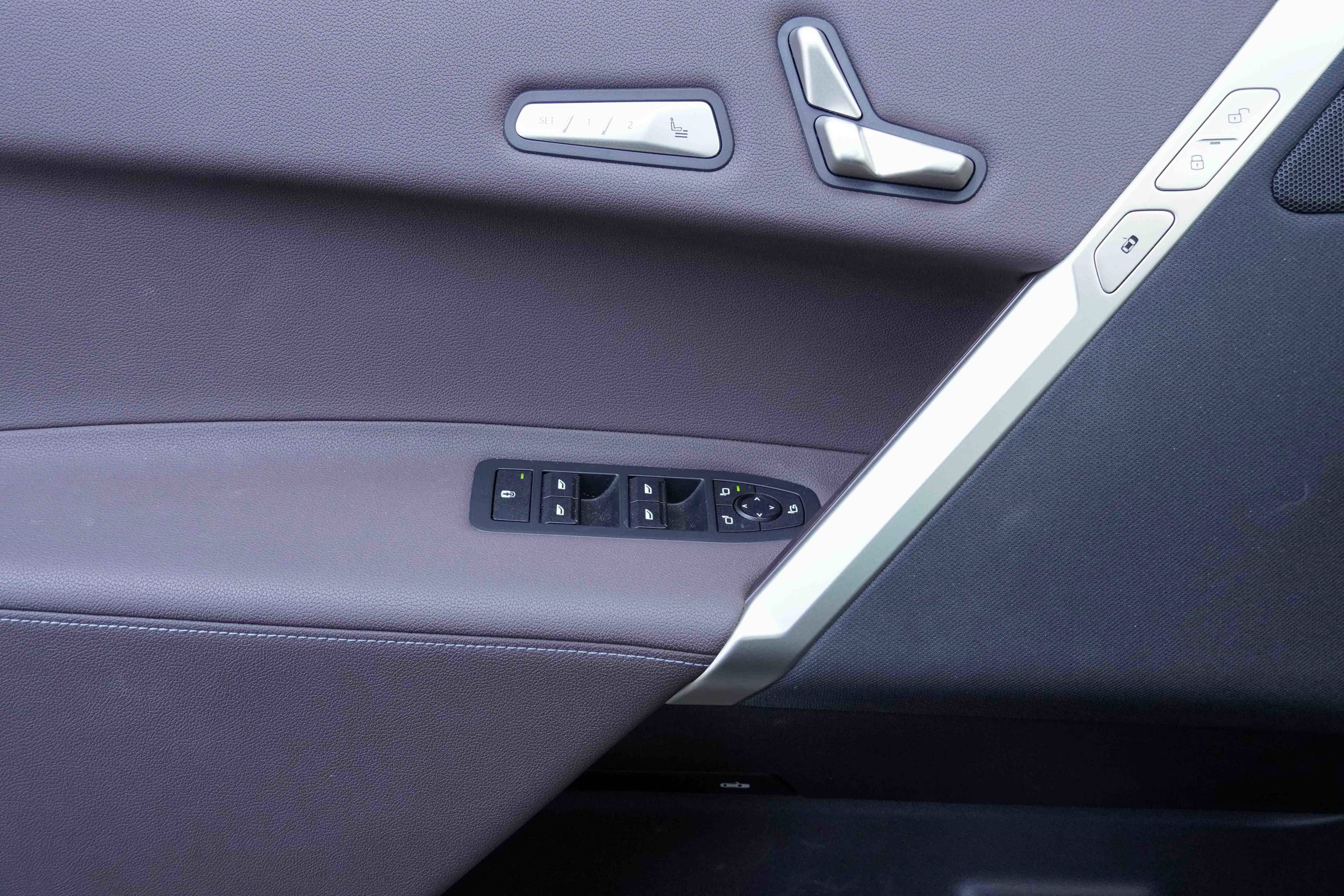 Vehicle photo 13