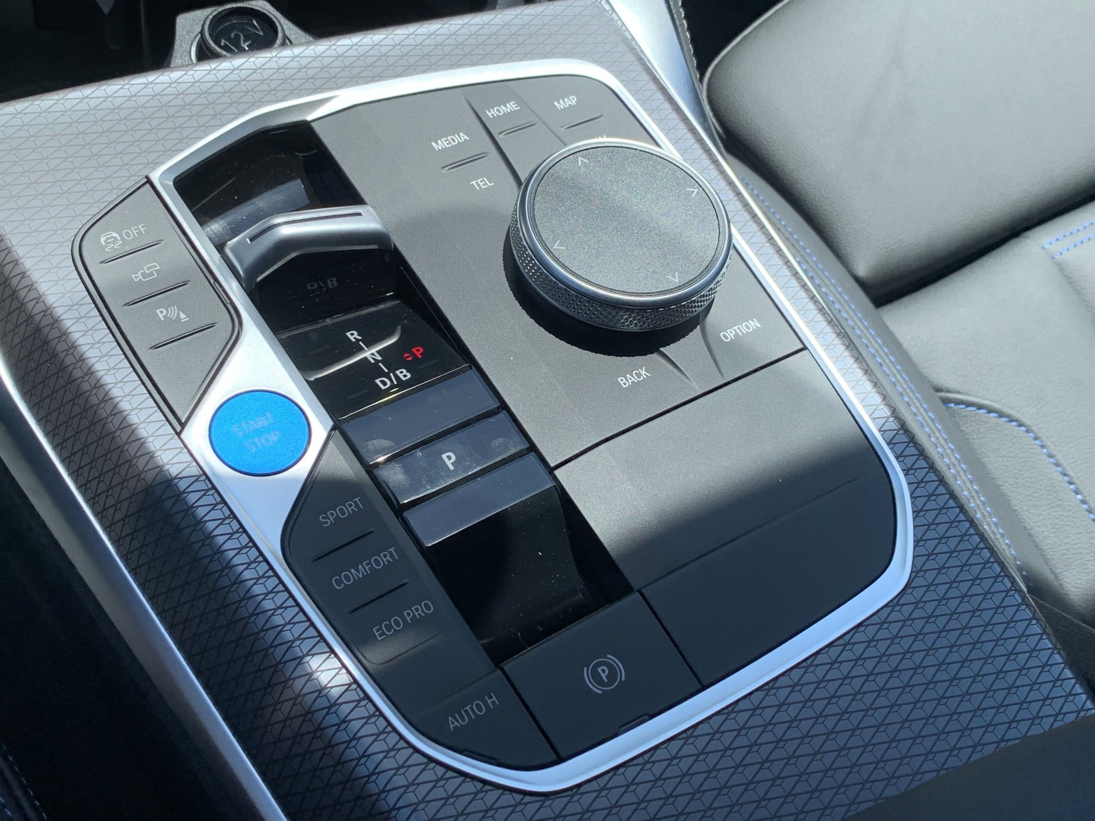 Vehicle photo 26