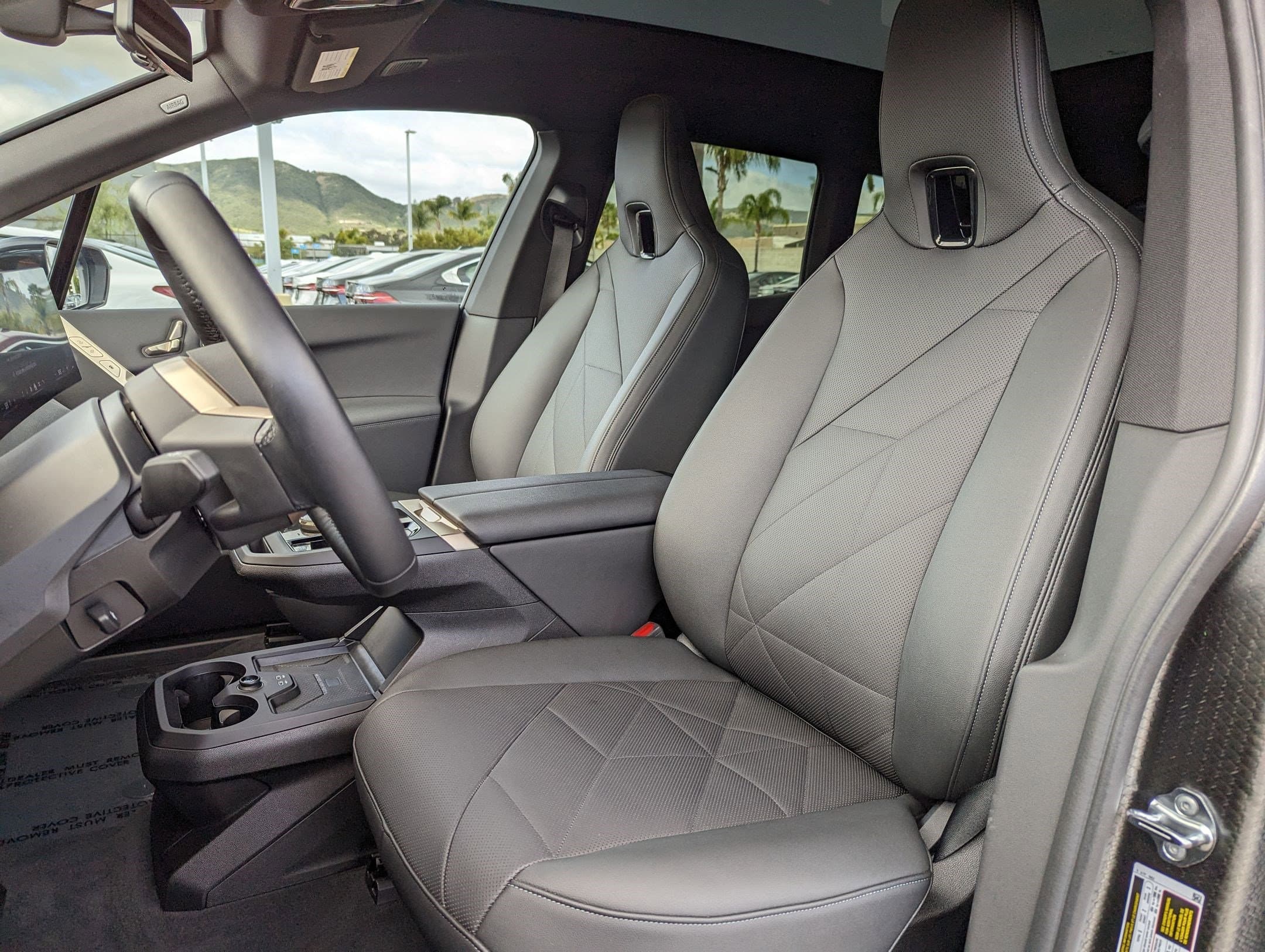 Vehicle photo 14