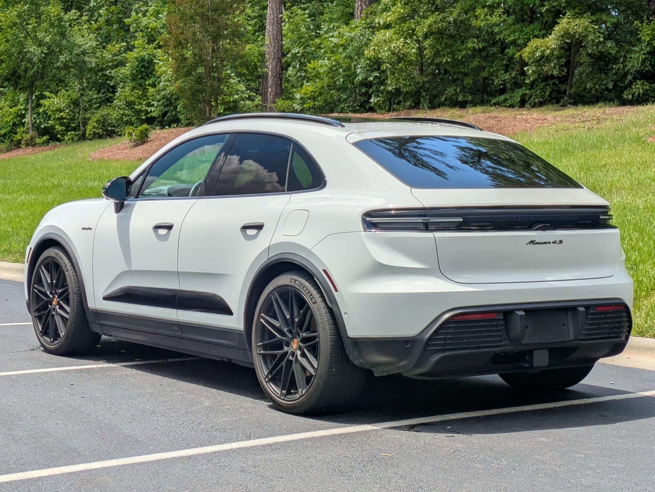 Vehicle photo 2