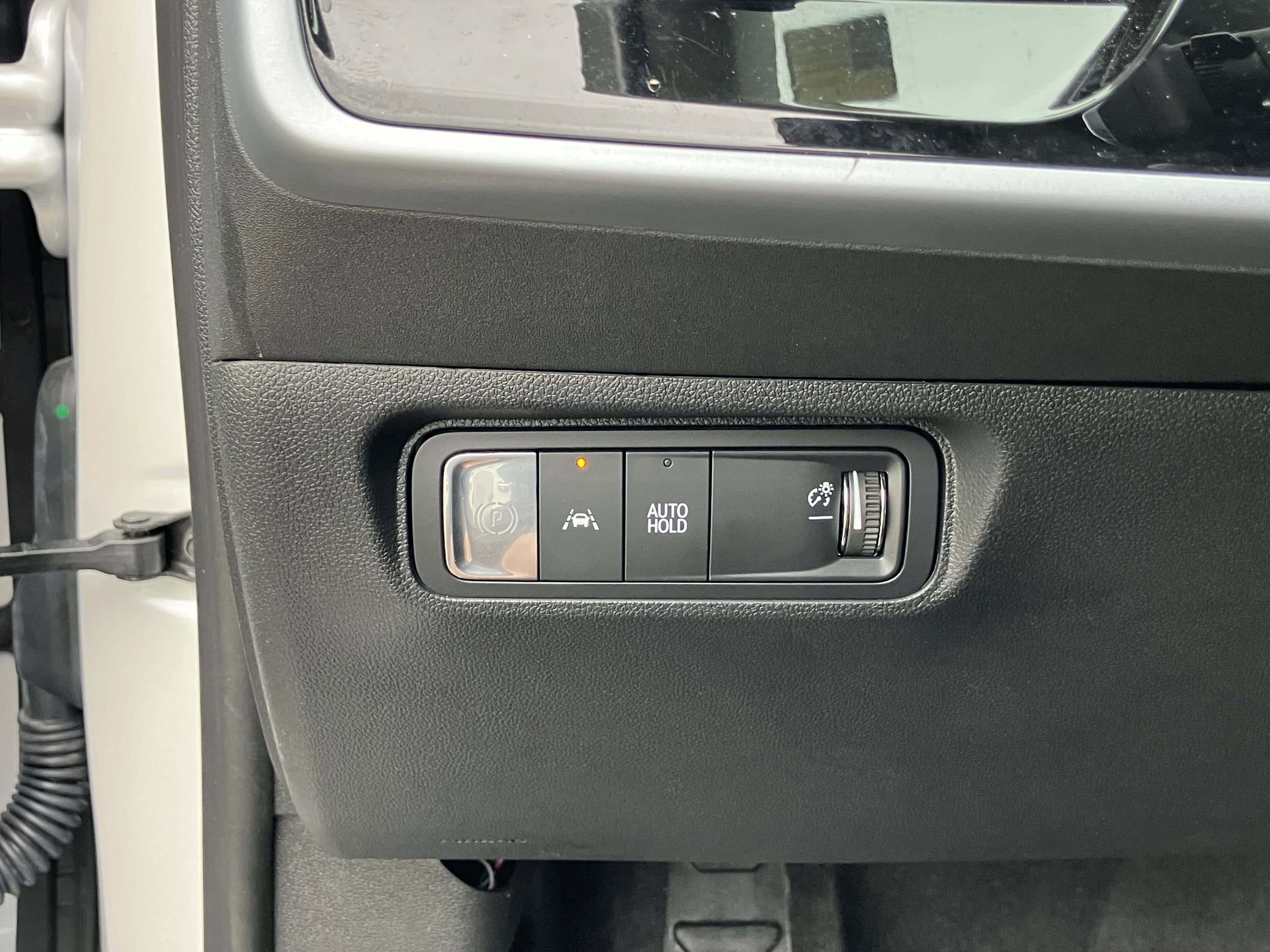 Vehicle photo 17