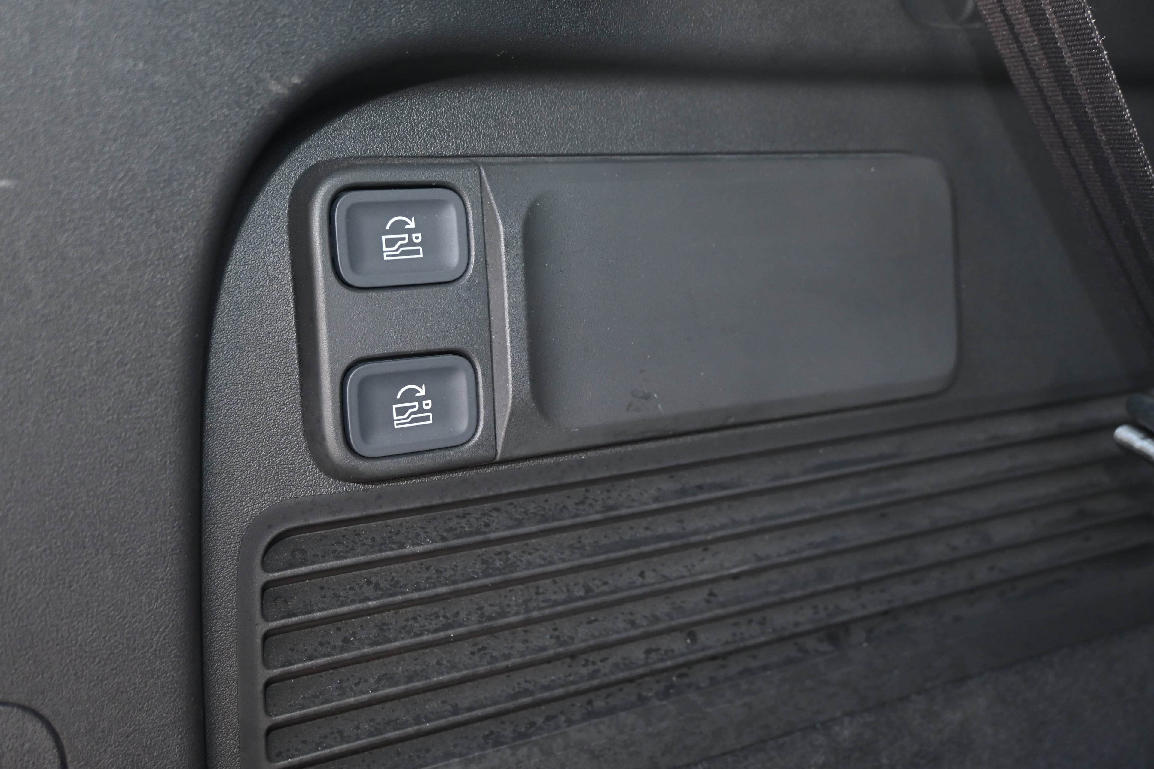 Vehicle photo 33