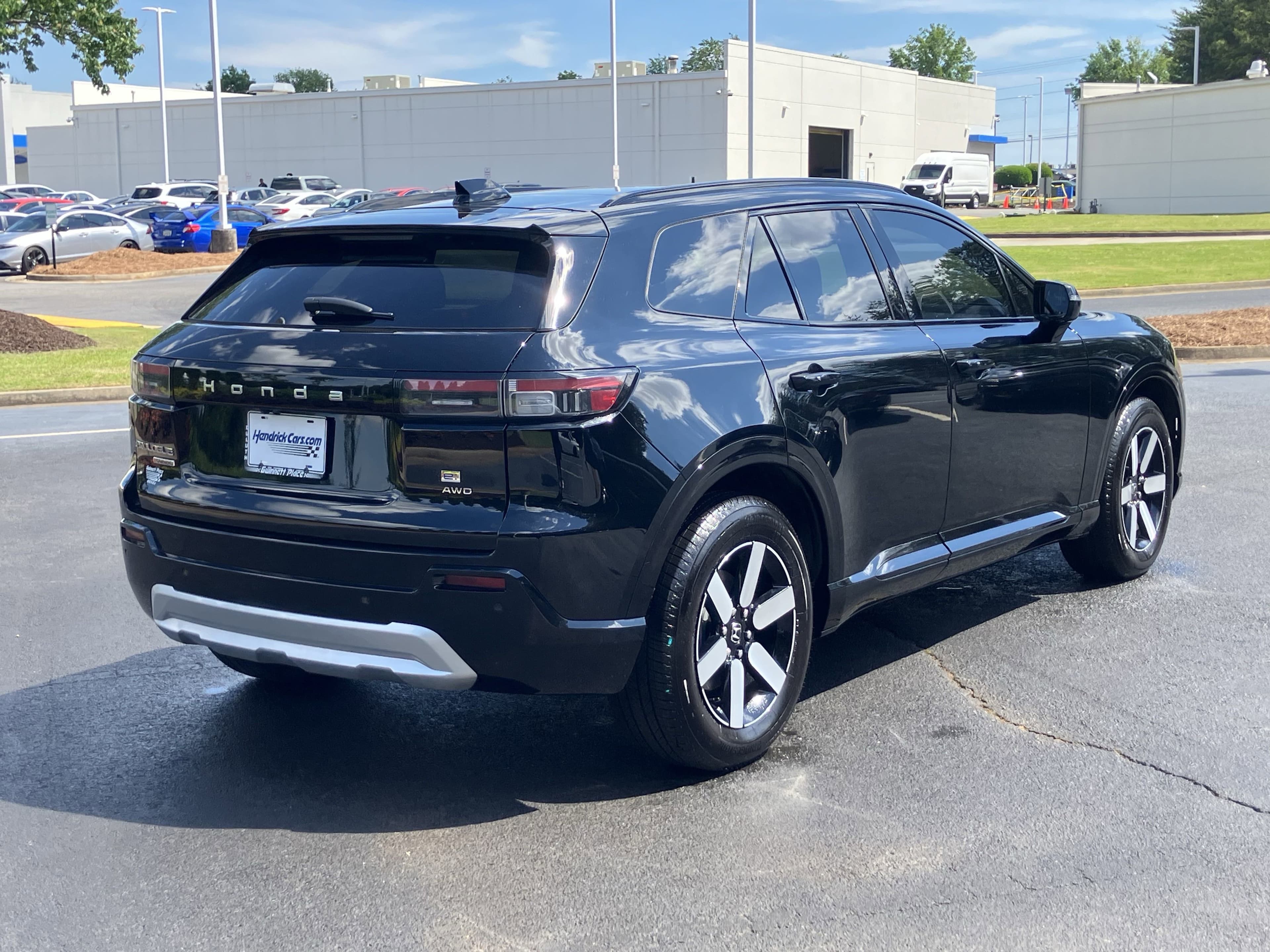 Vehicle photo 9