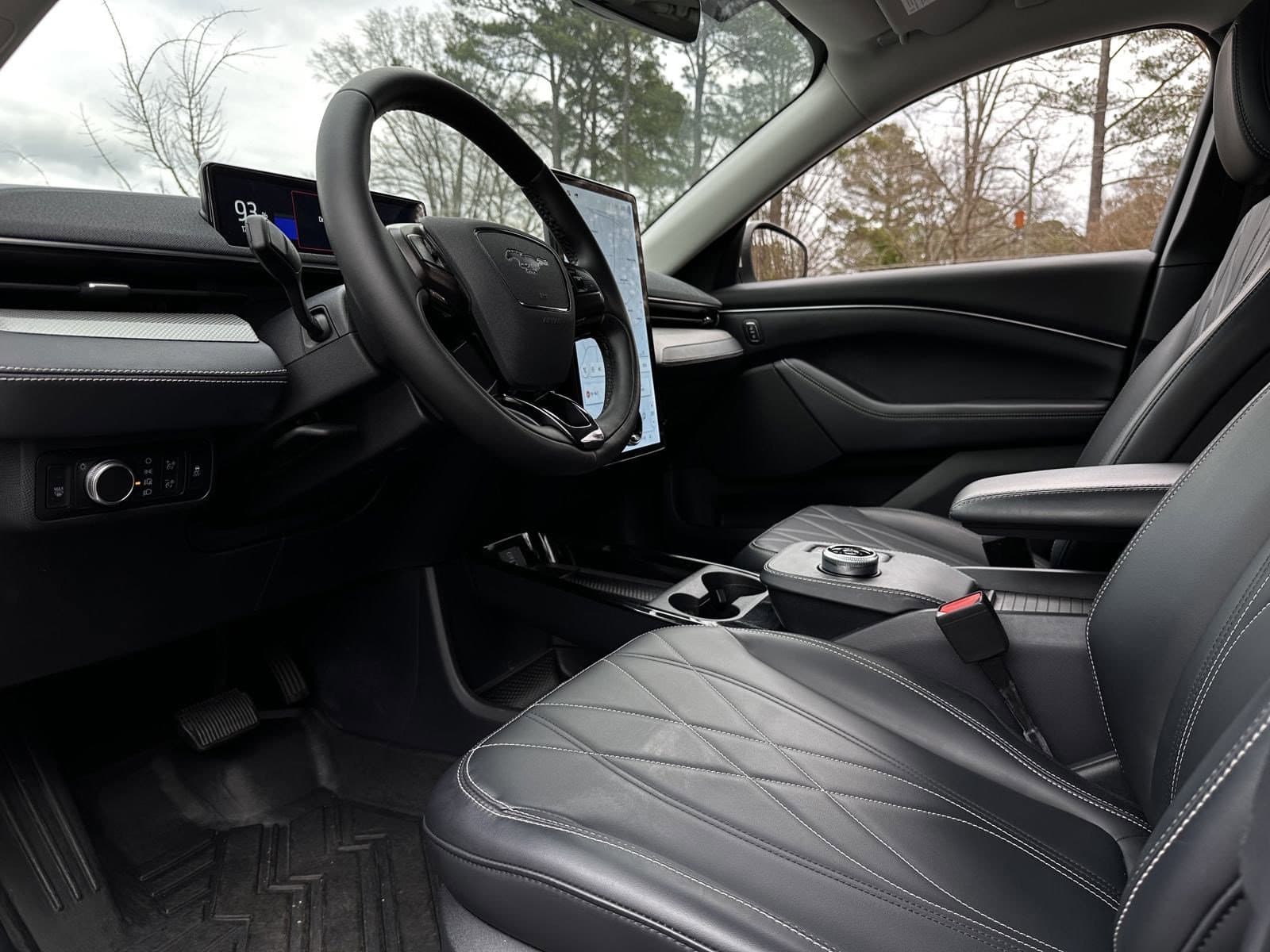 Vehicle photo 12