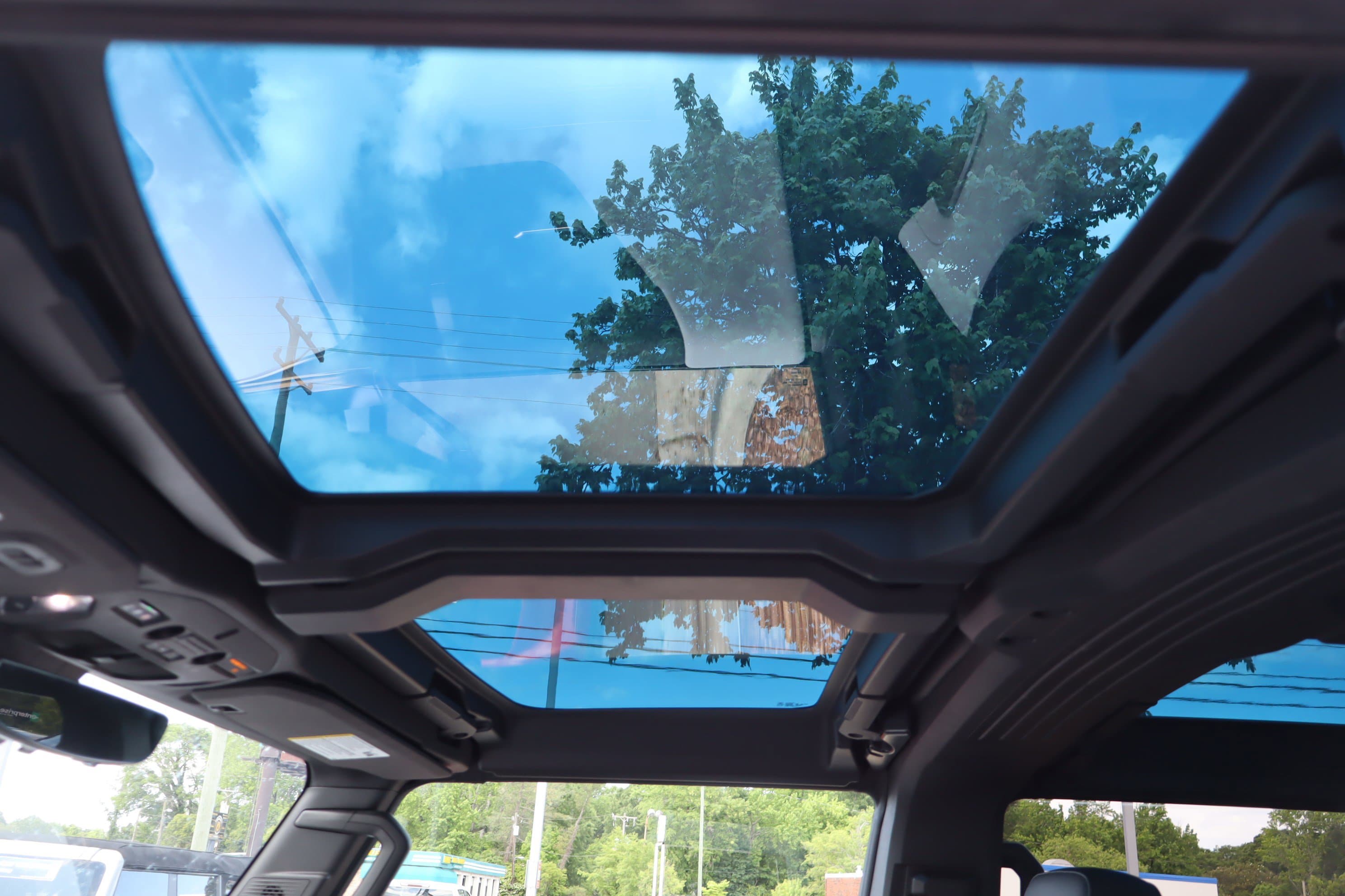 Vehicle photo 21