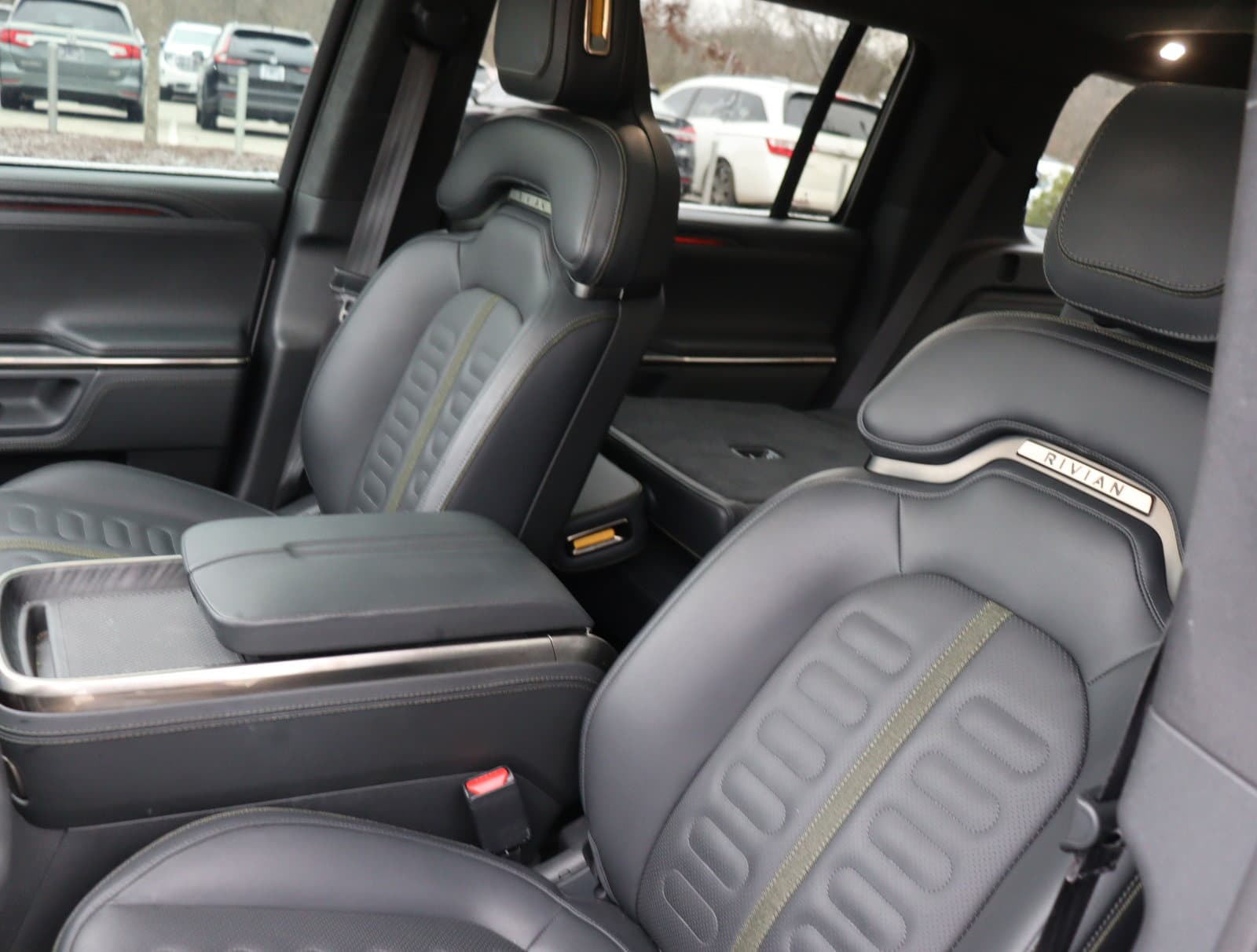 Vehicle photo 14