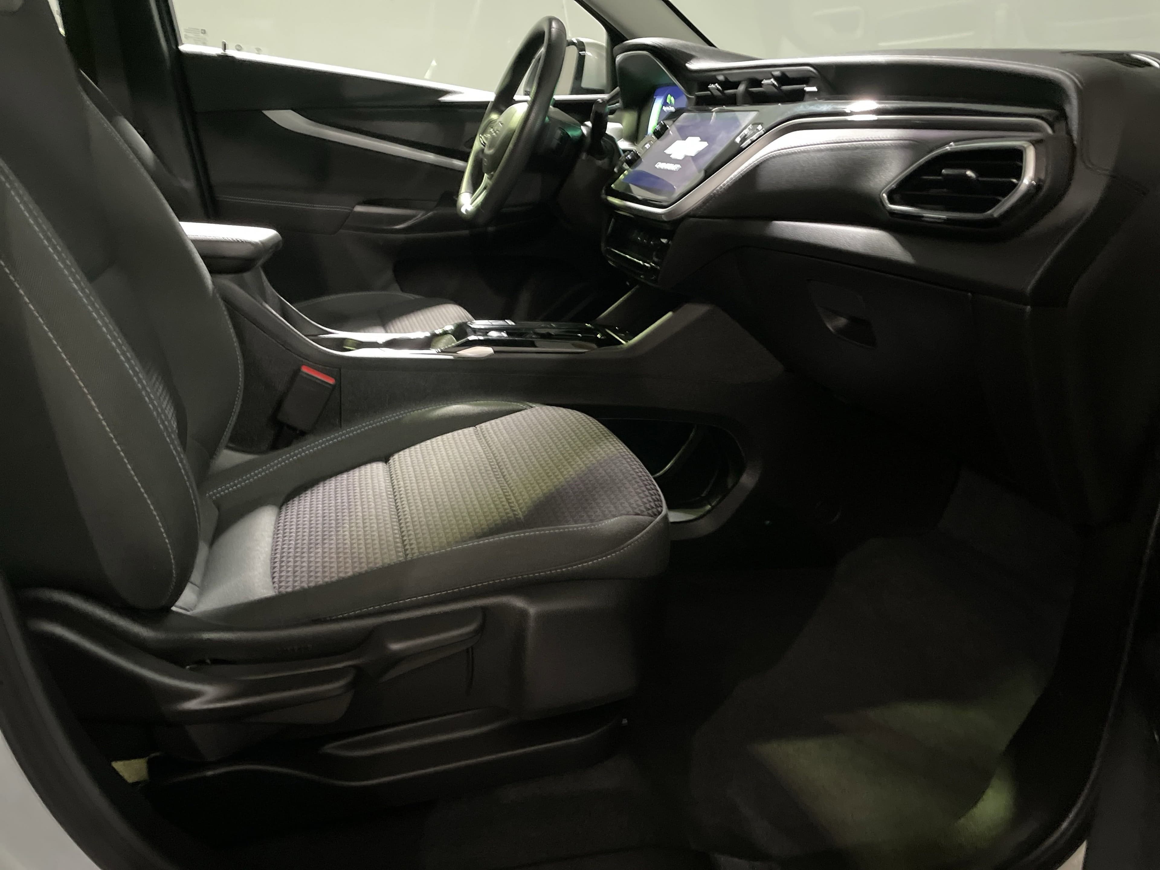 Vehicle photo 33