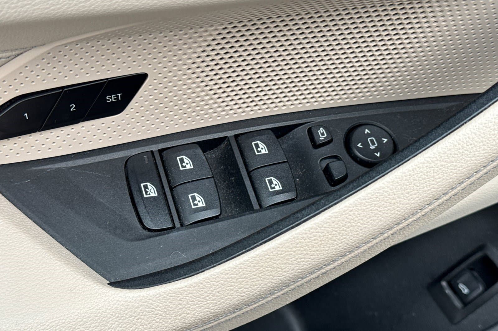 Vehicle photo 11