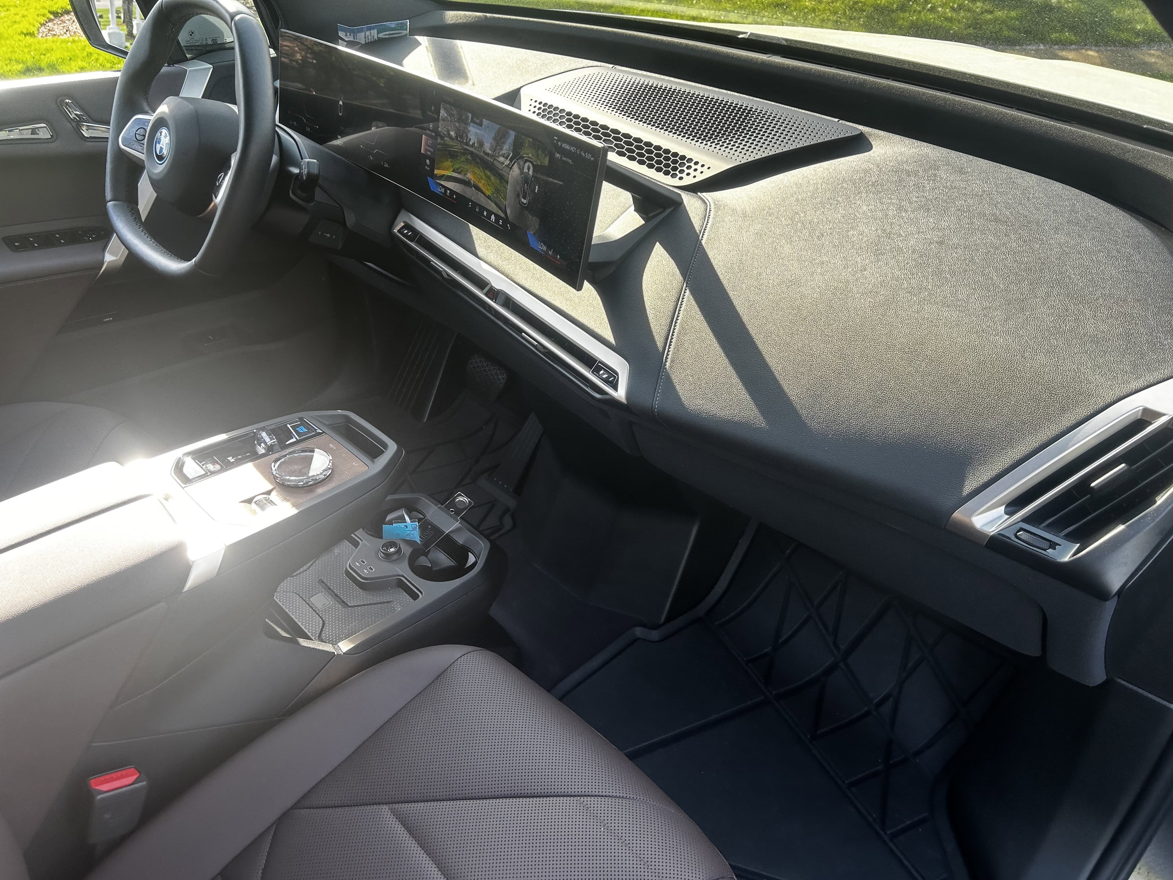 Vehicle photo 33