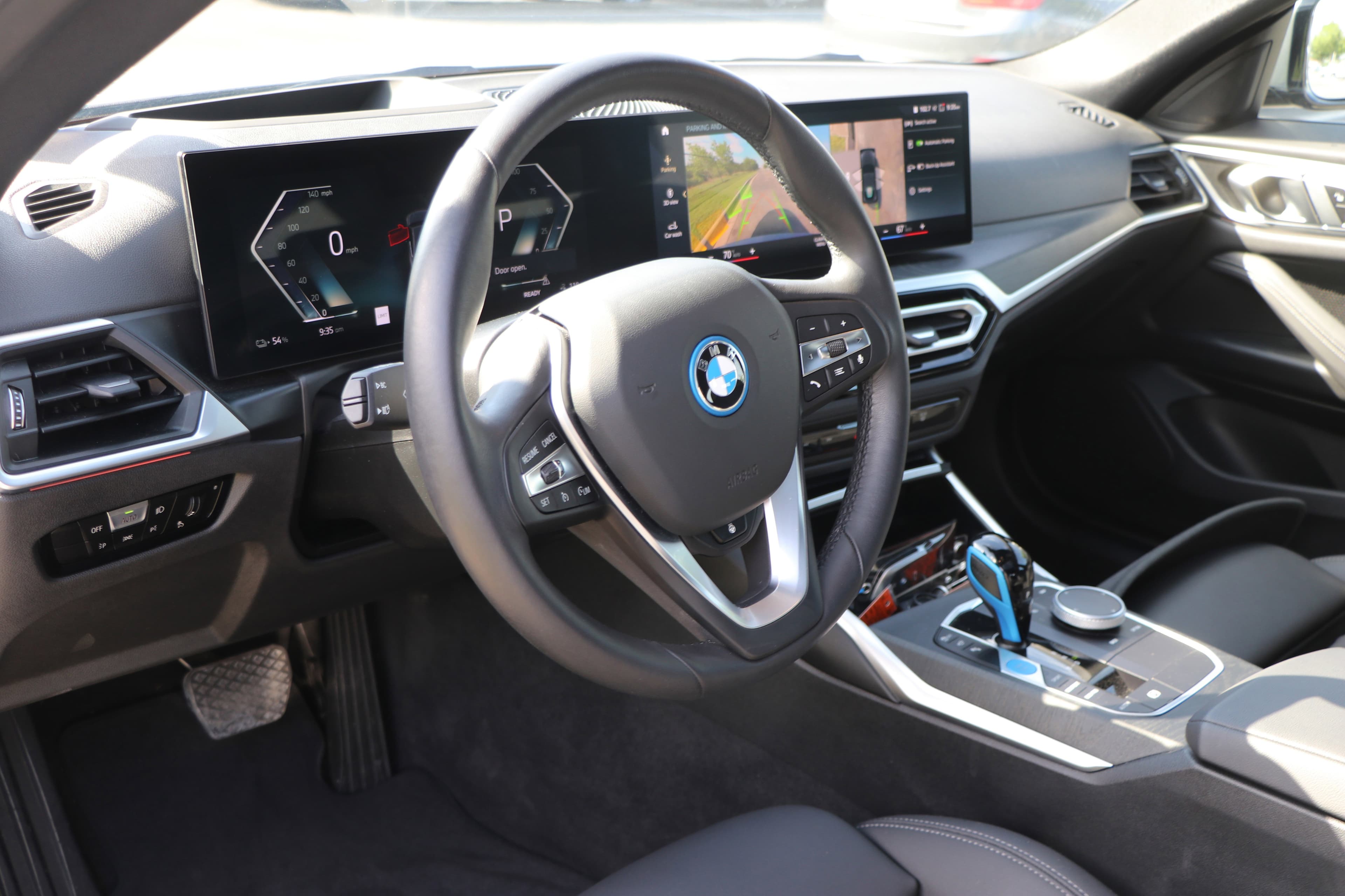 Vehicle photo 12