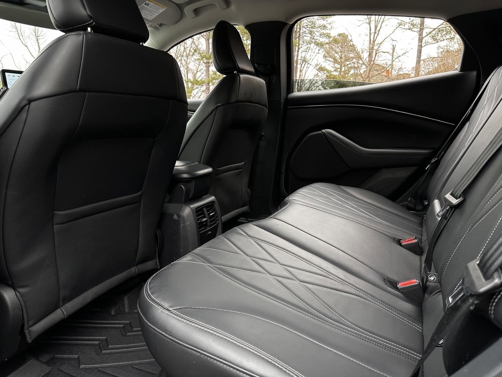 Vehicle photo 26