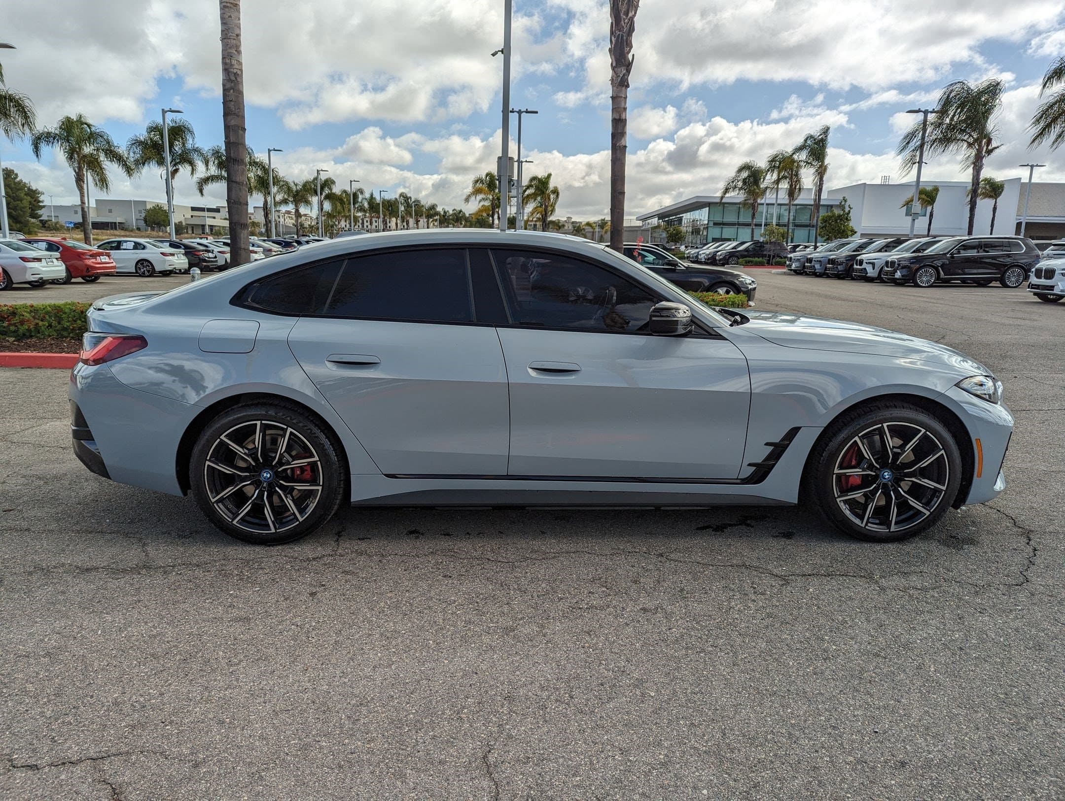 Vehicle photo 9