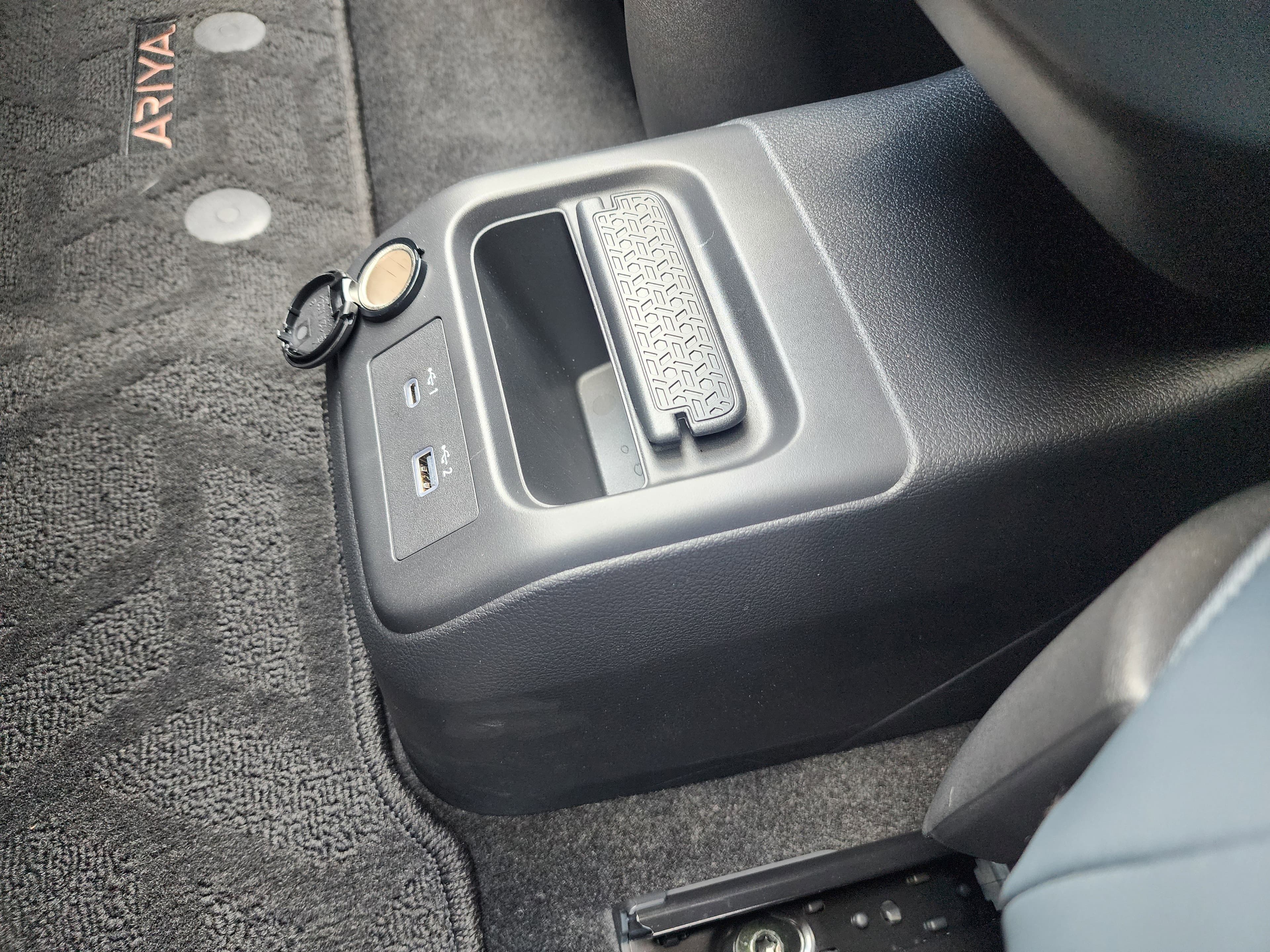 Vehicle photo 34